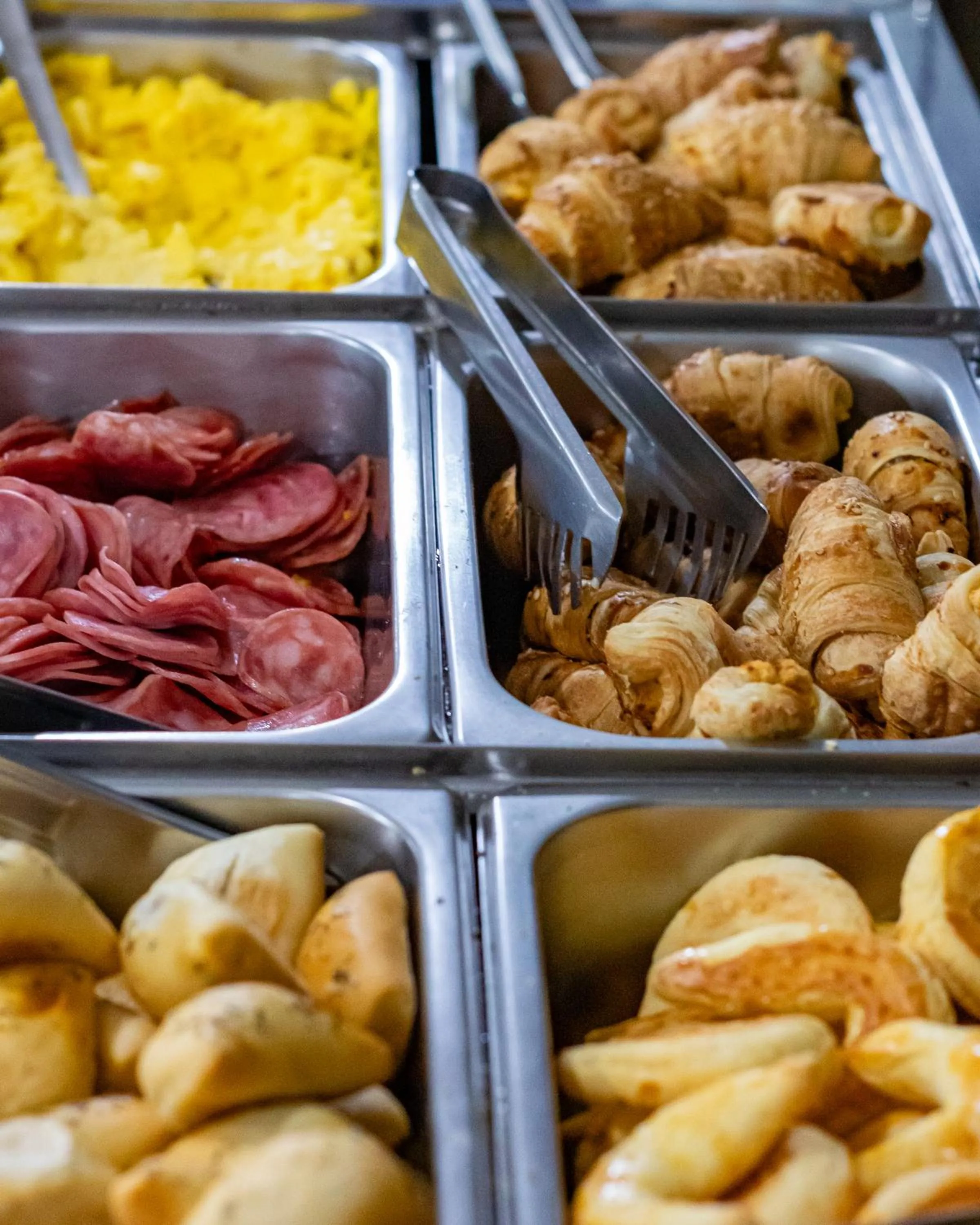 Breakfast in Hotel e Pousada Caroline