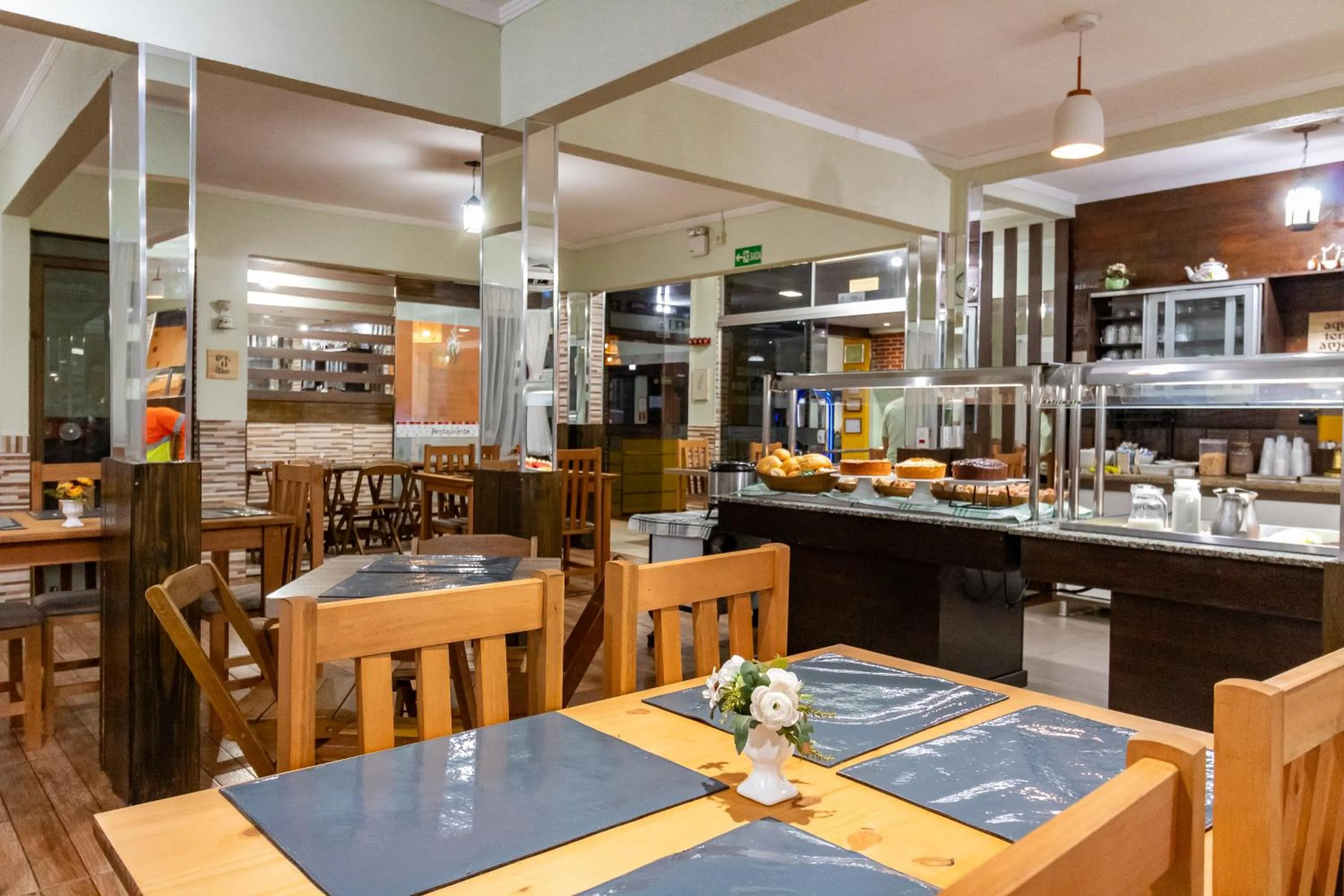 Breakfast in Hotel e Pousada Caroline