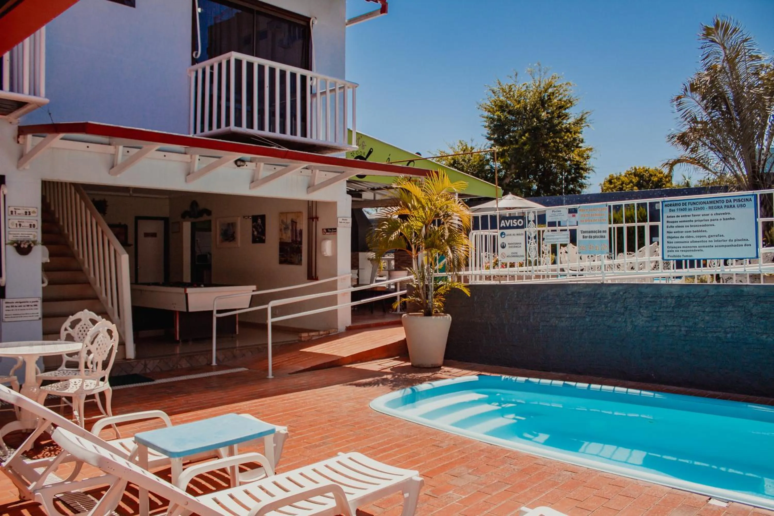 Swimming pool in Hotel e Pousada Caroline