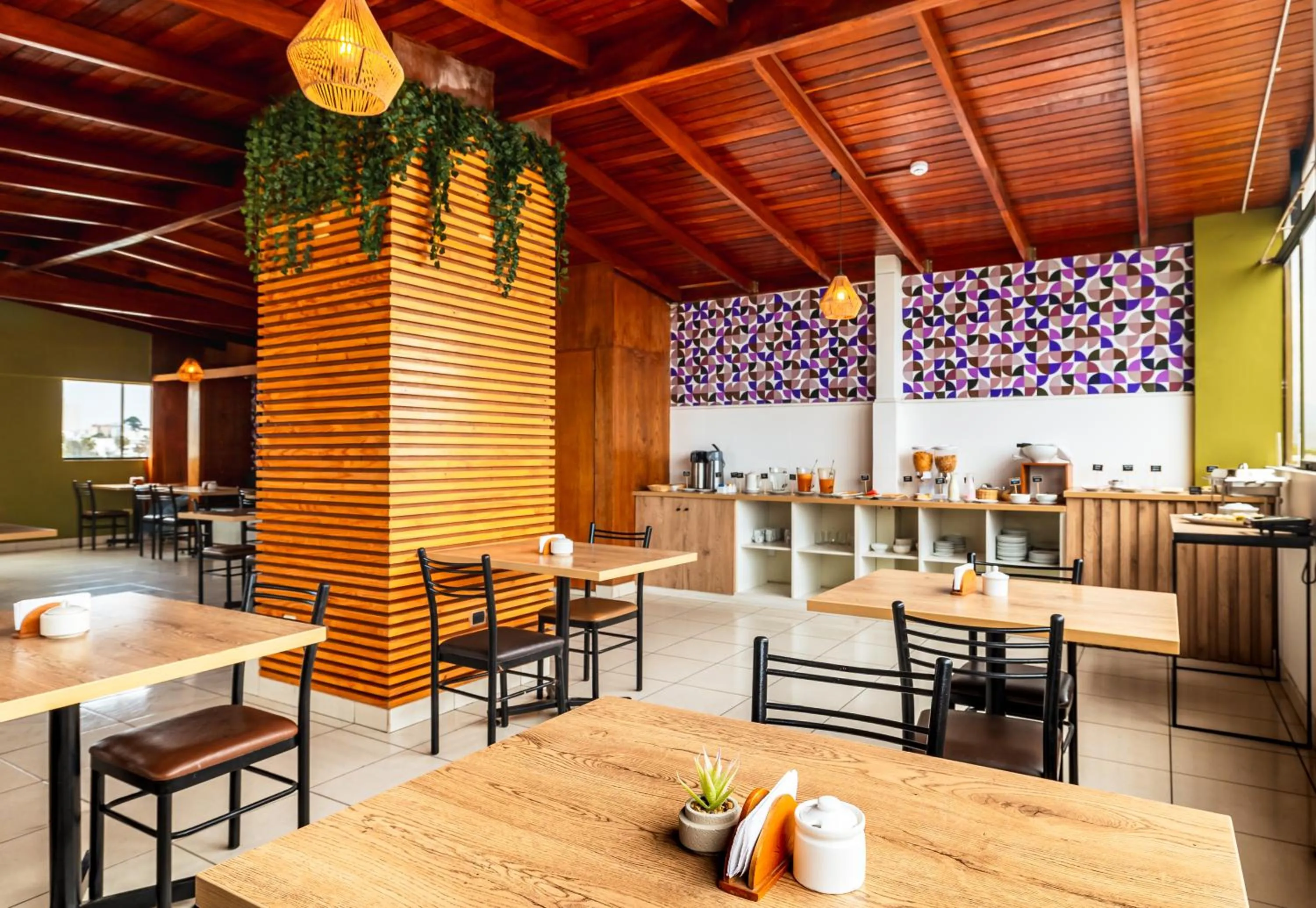 Restaurant/places to eat in Miraflores Suites Centro