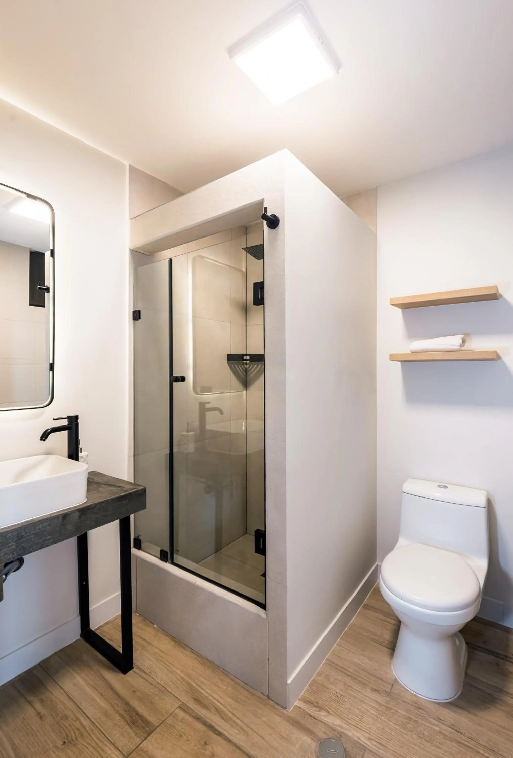 Shower in Miraflores Suites Centro