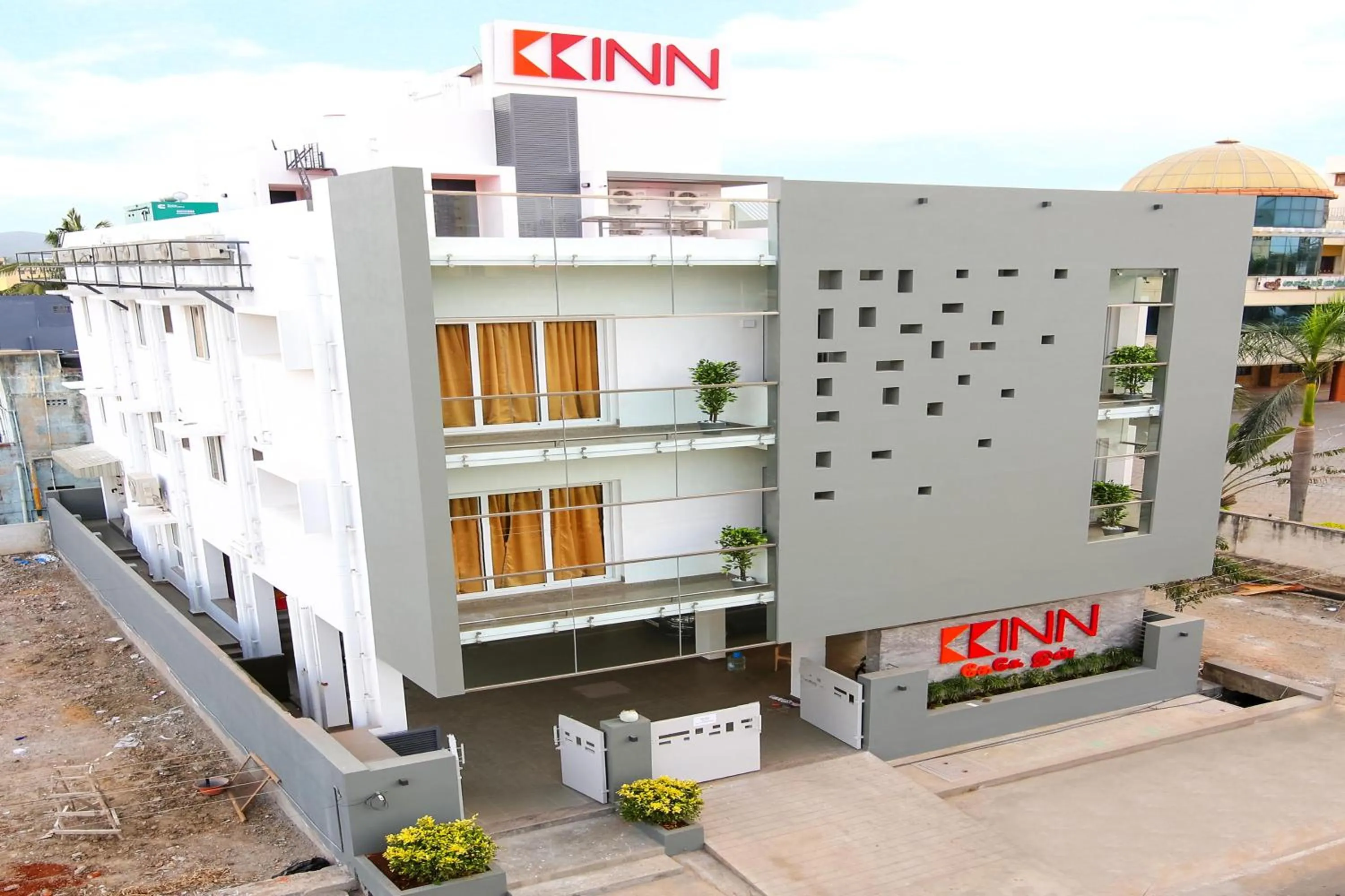 Facade/entrance in KK Inn