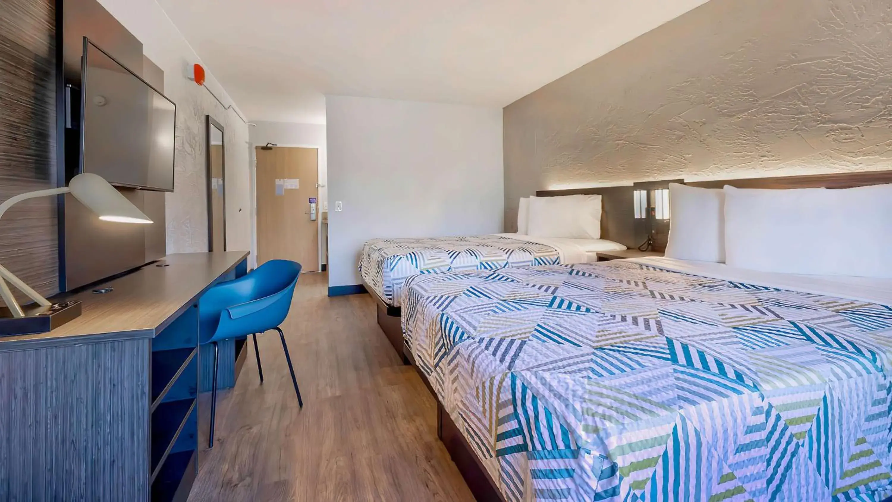 Premium Quadruple Room in Motel 6-Milwaukee, WI - Glendale Premium Quadruple Room in Motel 6-Milwaukee, WI - Glendale