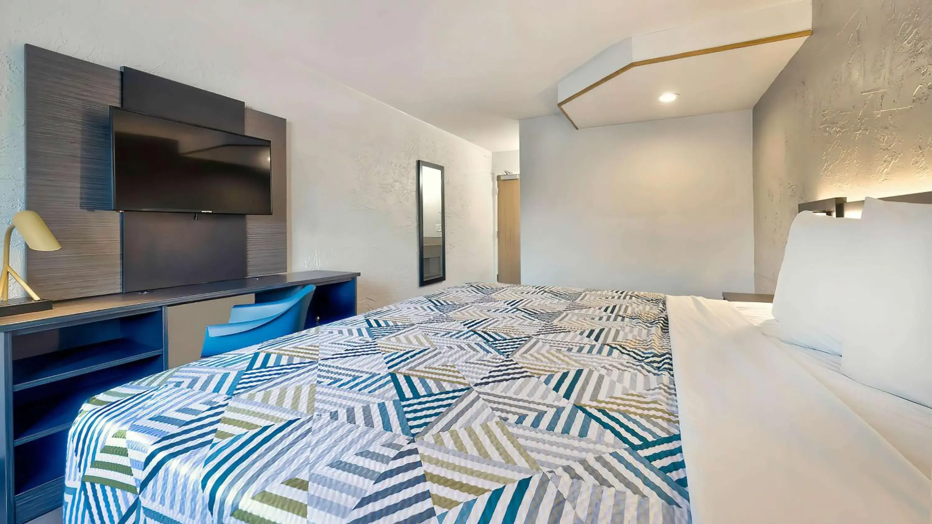 King Room - Disability Access in Motel 6-Milwaukee, WI - Glendale King Room - Disability Access in Motel 6-Milwaukee, WI - Glendale