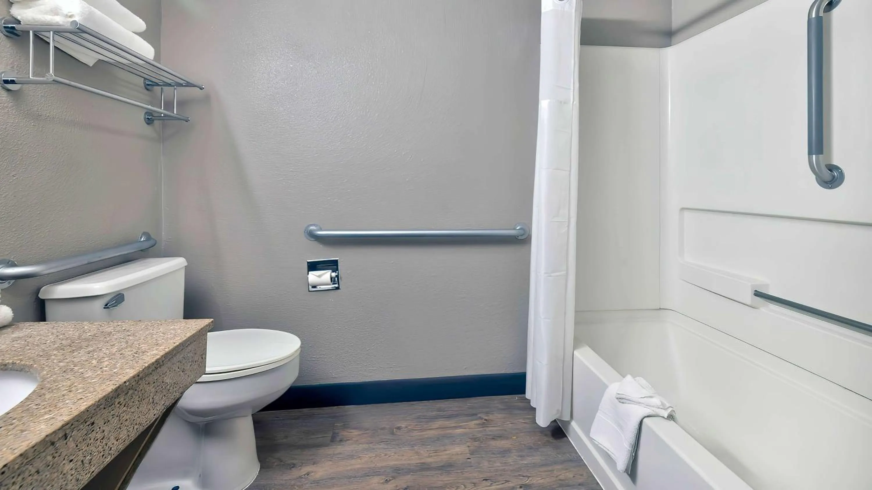 Bedroom in Motel 6-Milwaukee, WI - Glendale