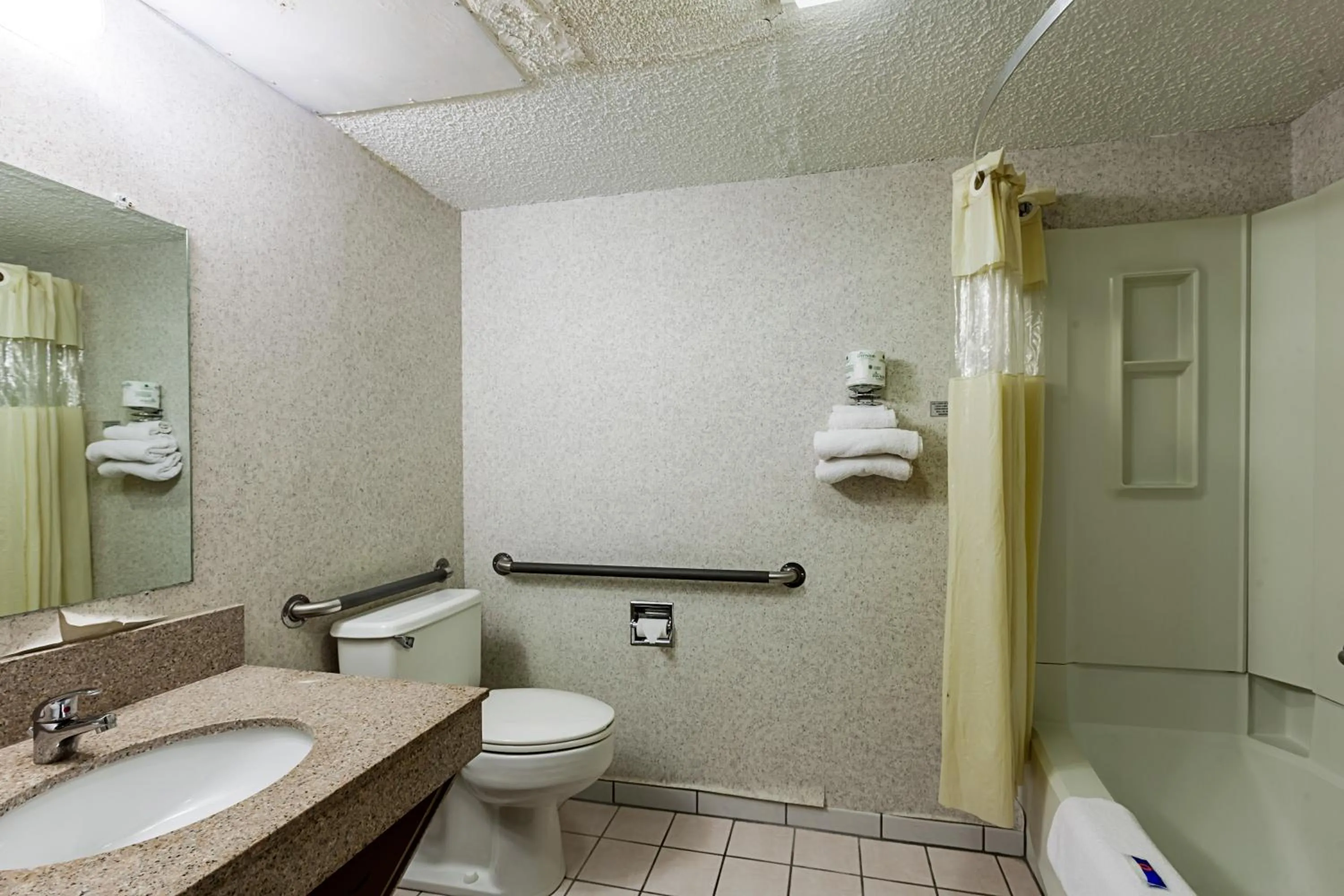 Bathroom in Motel 6-Milwaukee, WI - Glendale