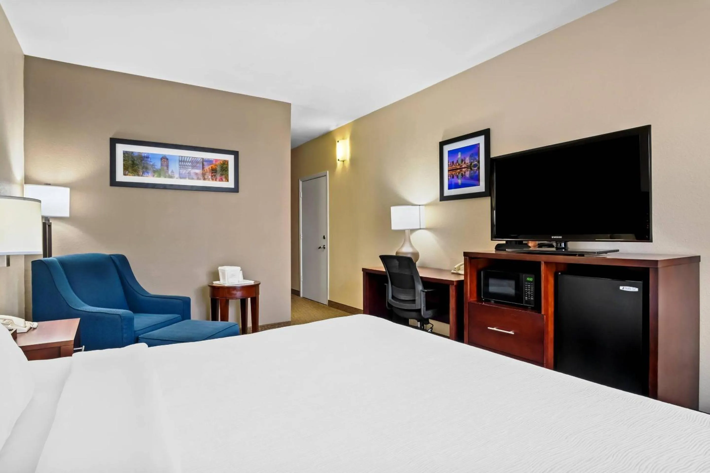 Bedroom, Bed in Quality Suites Irving-Las Colinas