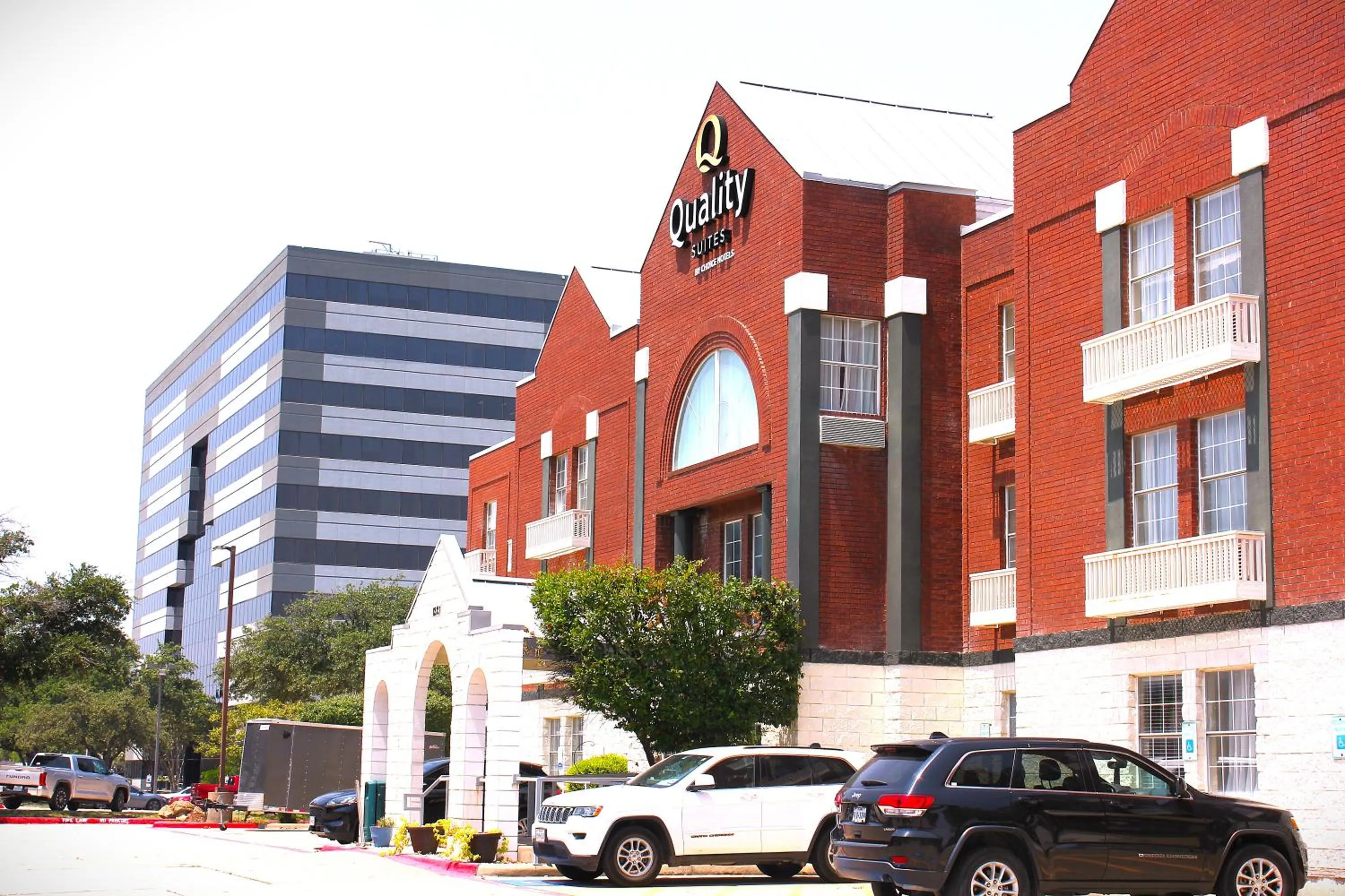 Property building in Quality Suites Irving-Las Colinas