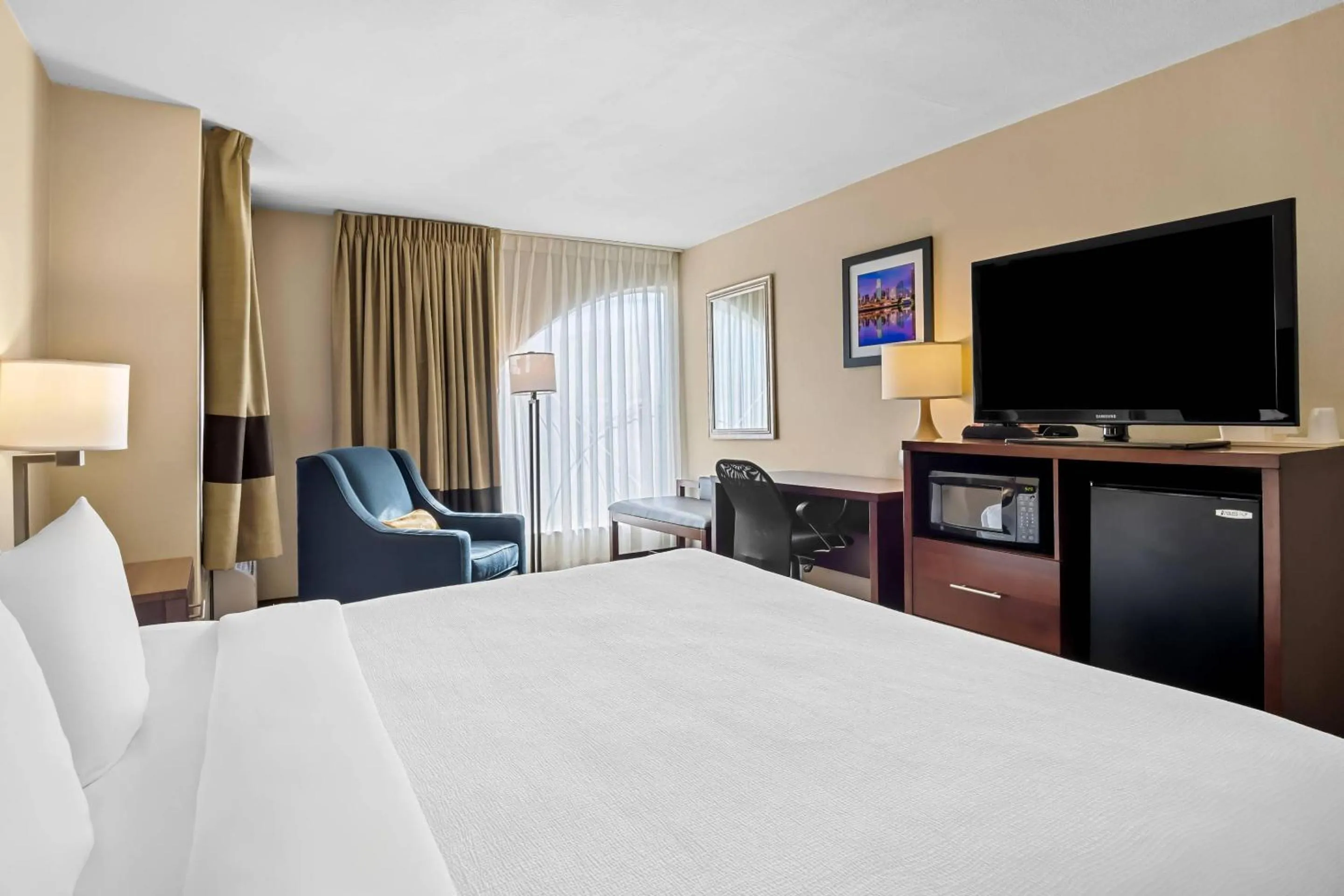 Bedroom, Bed in Quality Suites Irving-Las Colinas