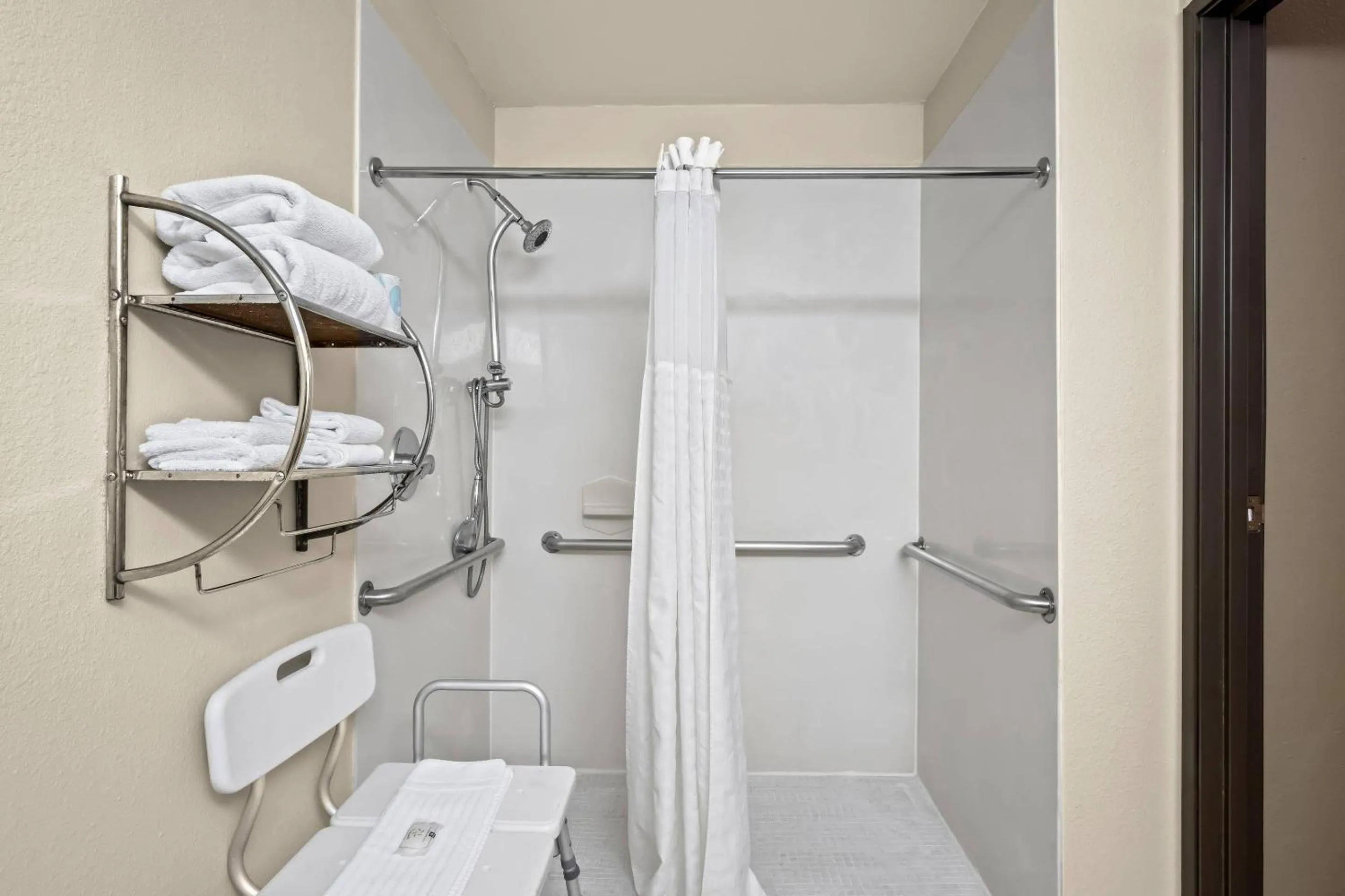 Bedroom in Quality Suites Irving-Las Colinas