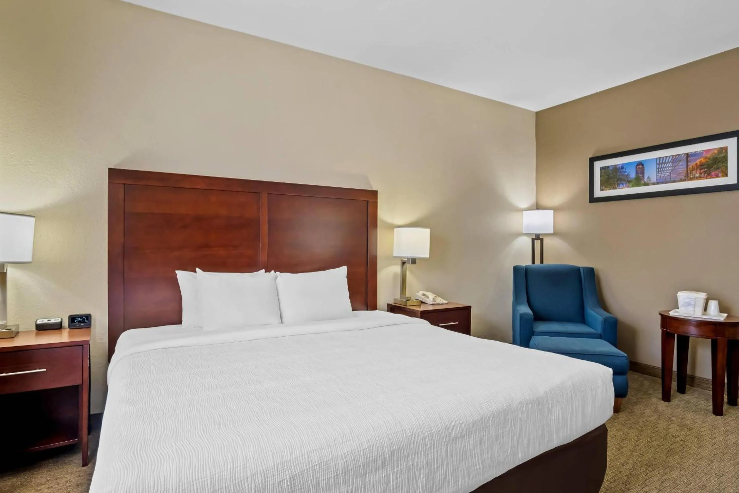 Bedroom, Bed in Quality Suites Irving-Las Colinas