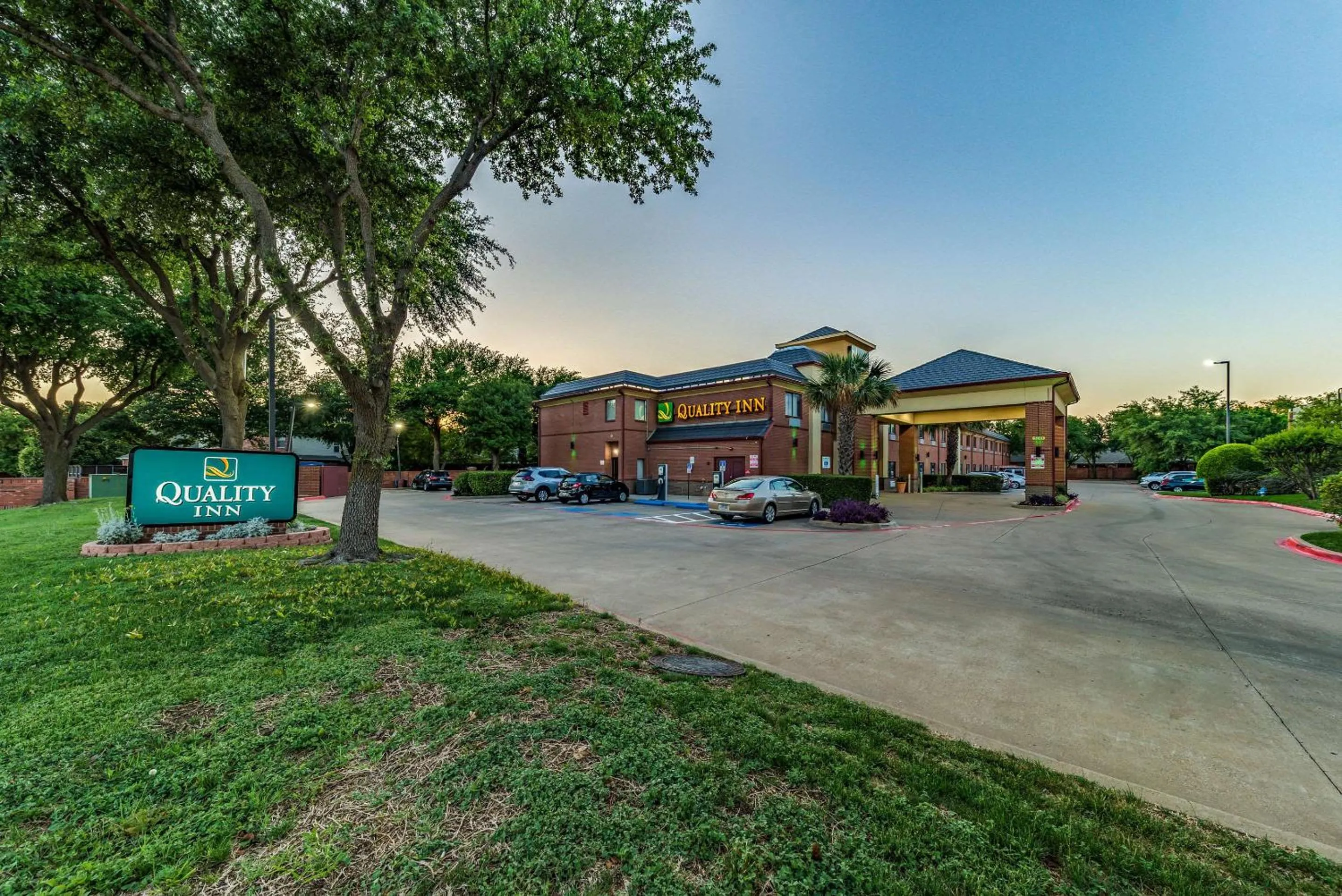 Property building in Quality Inn West Plano - Dallas