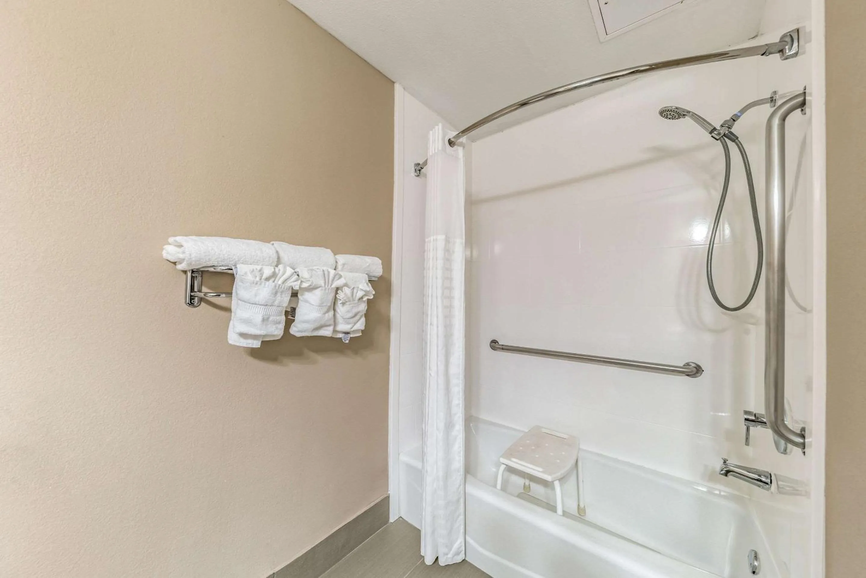 Photo of the whole room in Quality Inn West Plano - Dallas