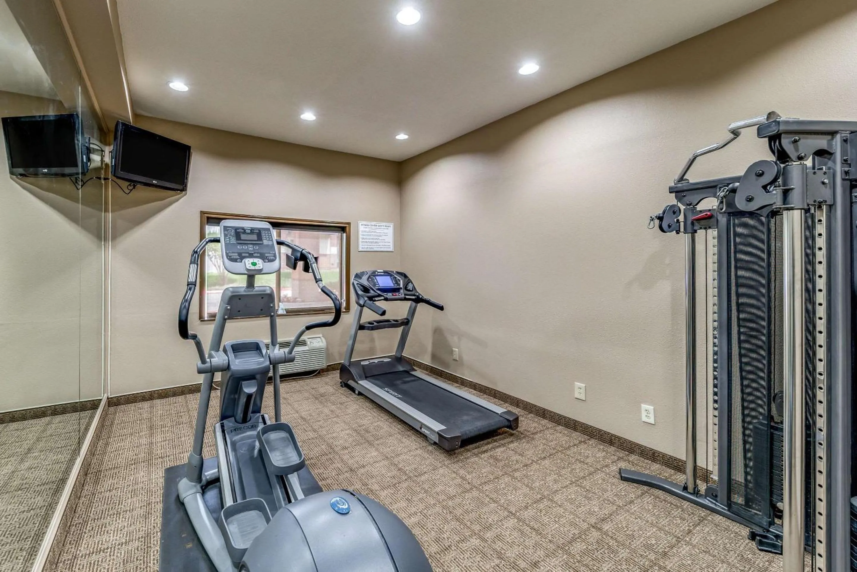 Fitness centre/facilities in Quality Inn West Plano - Dallas