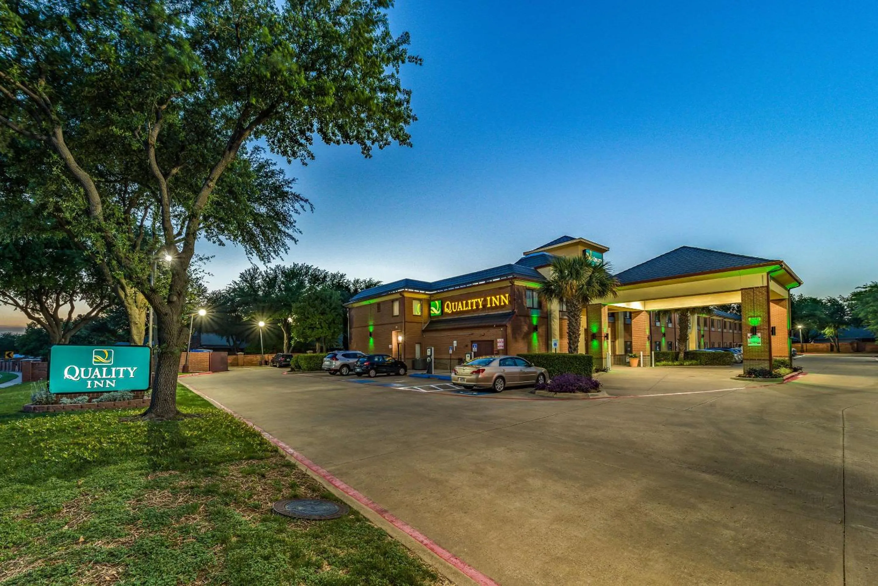 Property building in Quality Inn West Plano - Dallas