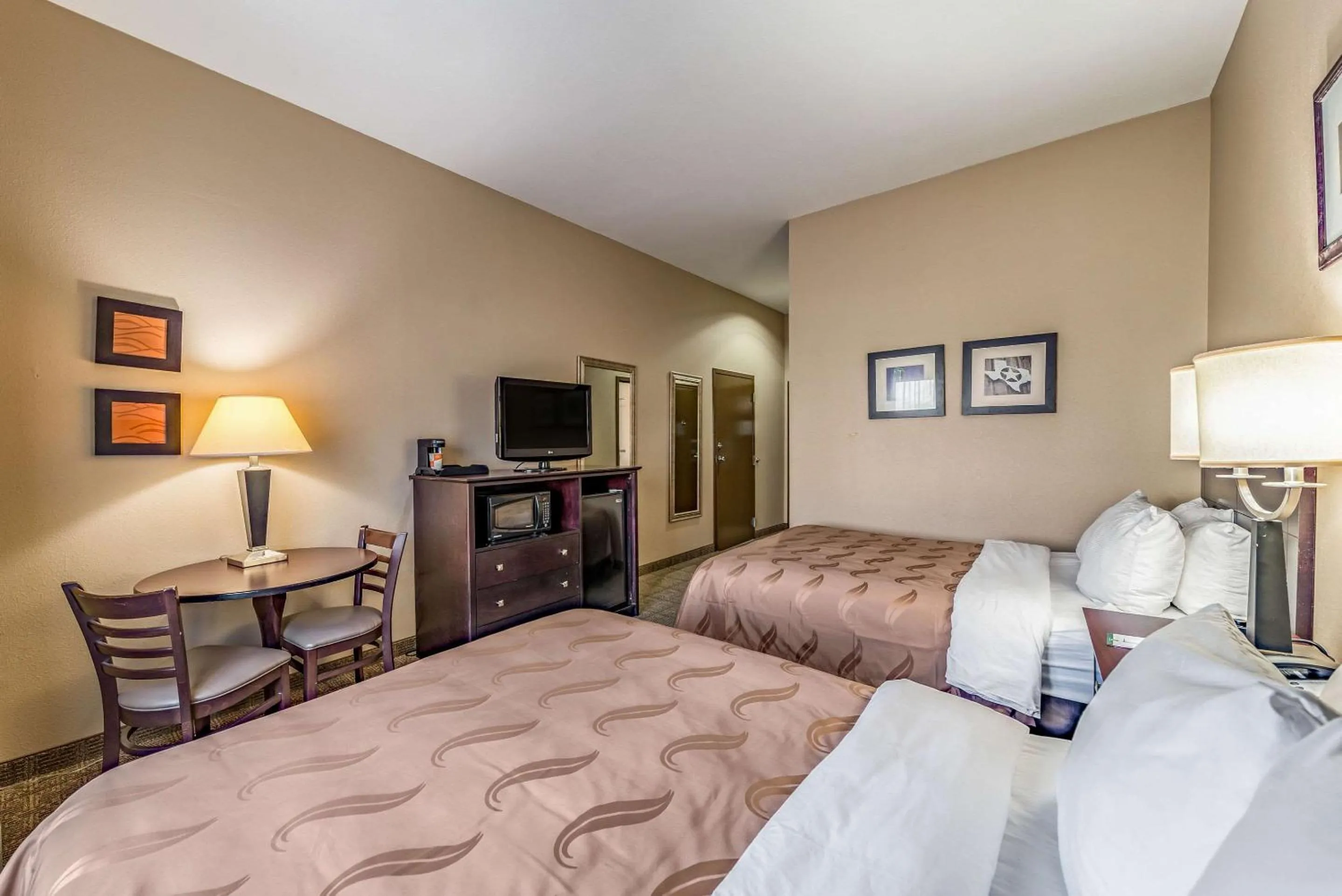 Photo of the whole room, Bed in Quality Inn West Plano - Dallas