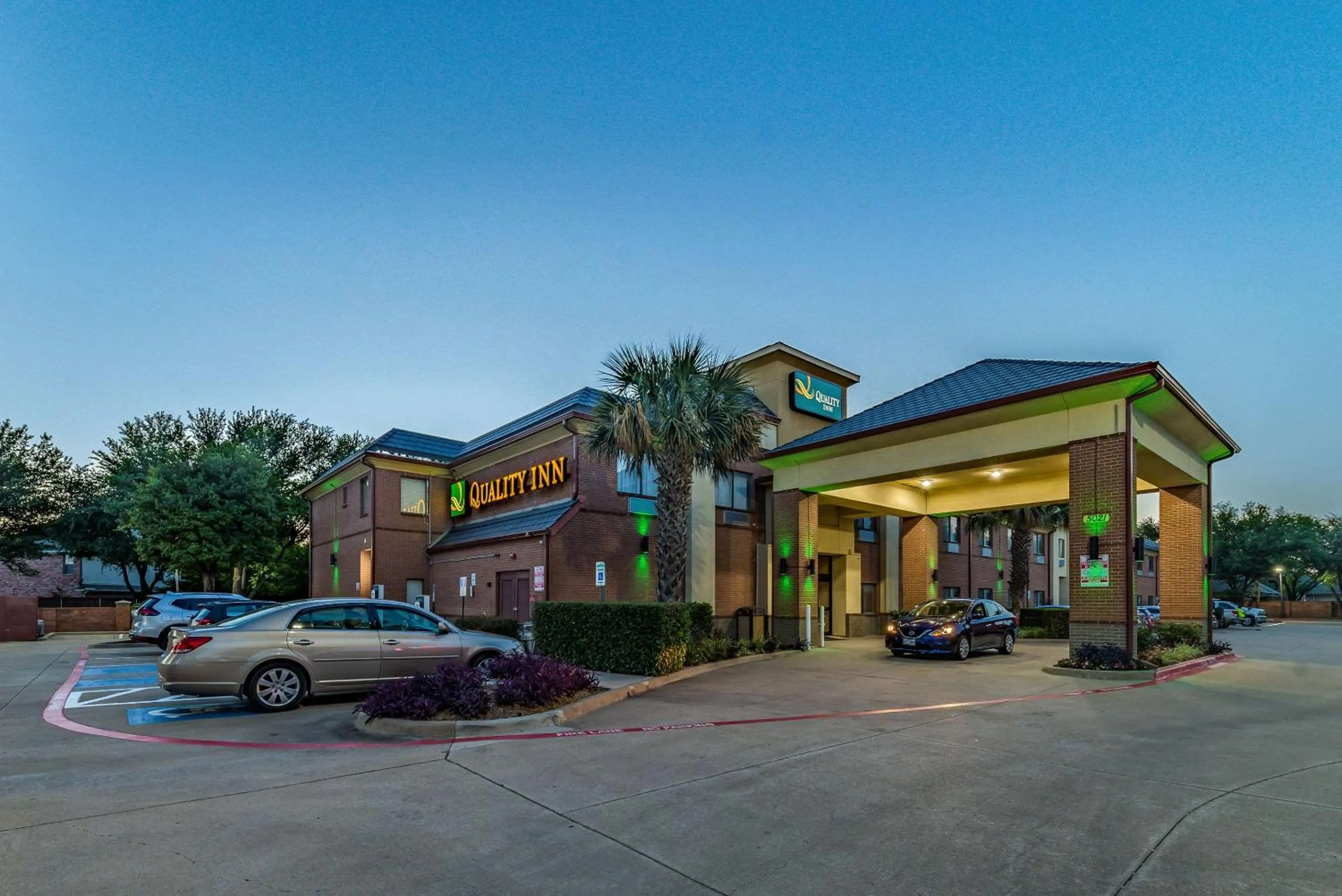 Property building in Quality Inn West Plano - Dallas