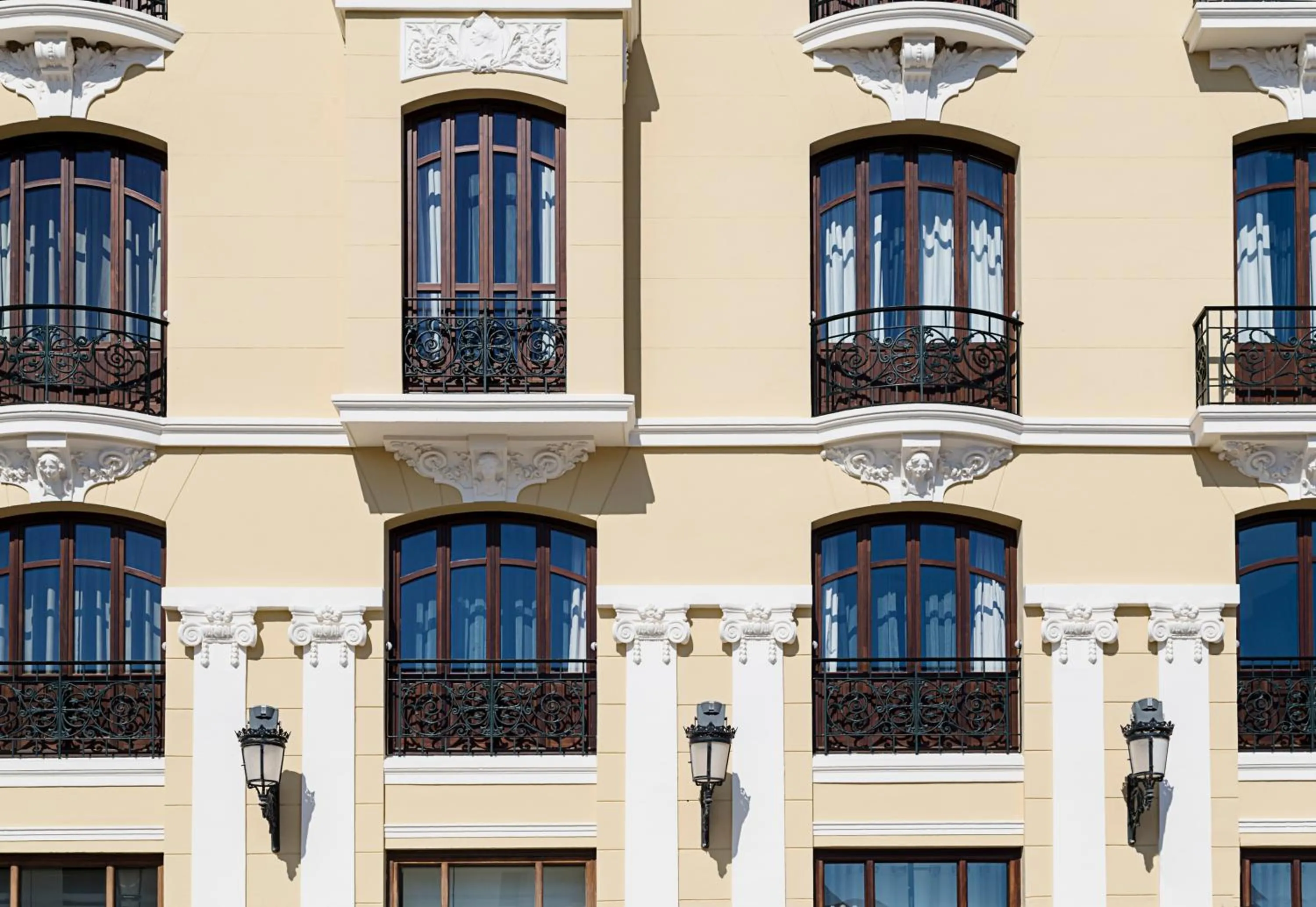 Property building in Catalonia Ronda