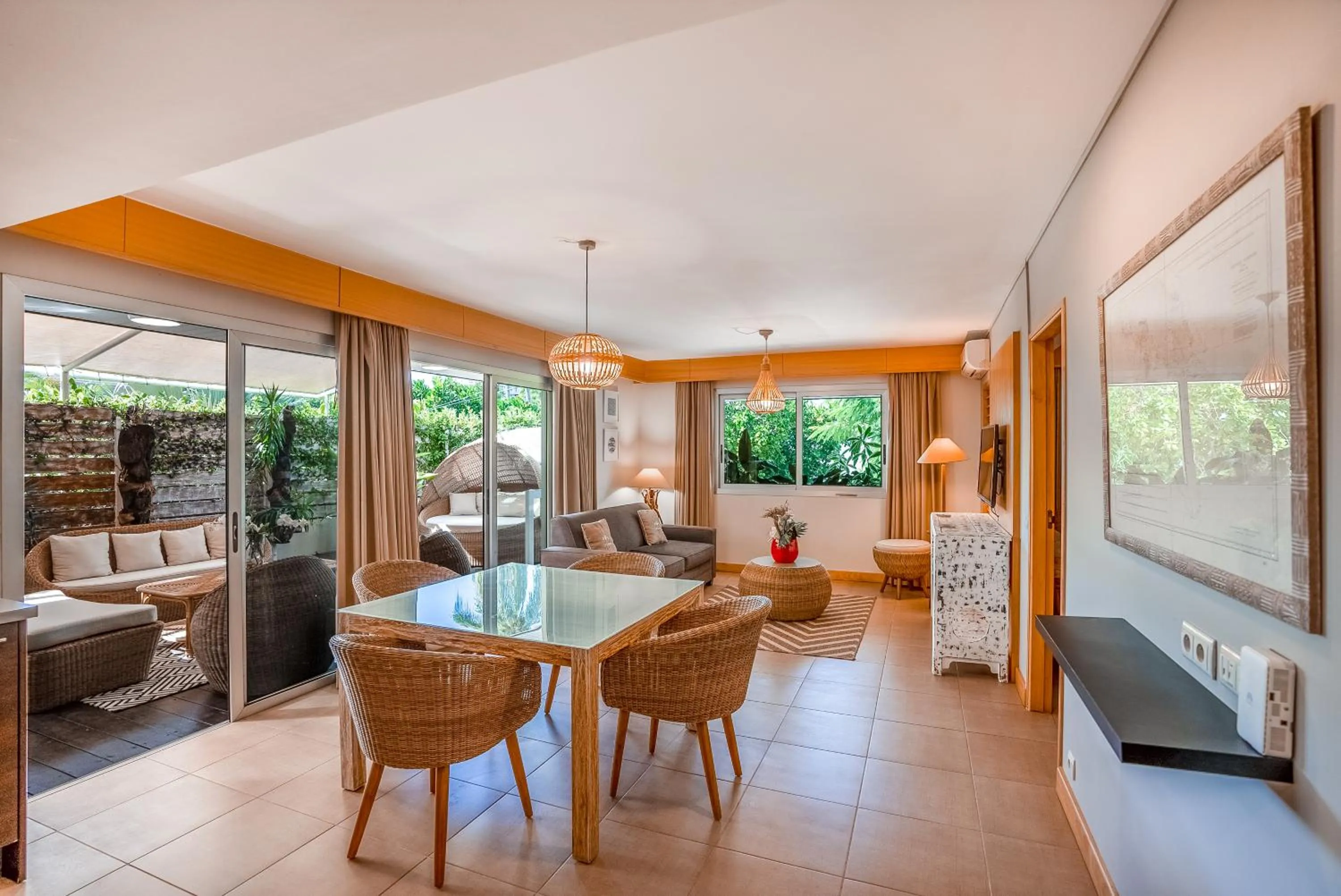 Patio in Hôtel Le Lagon