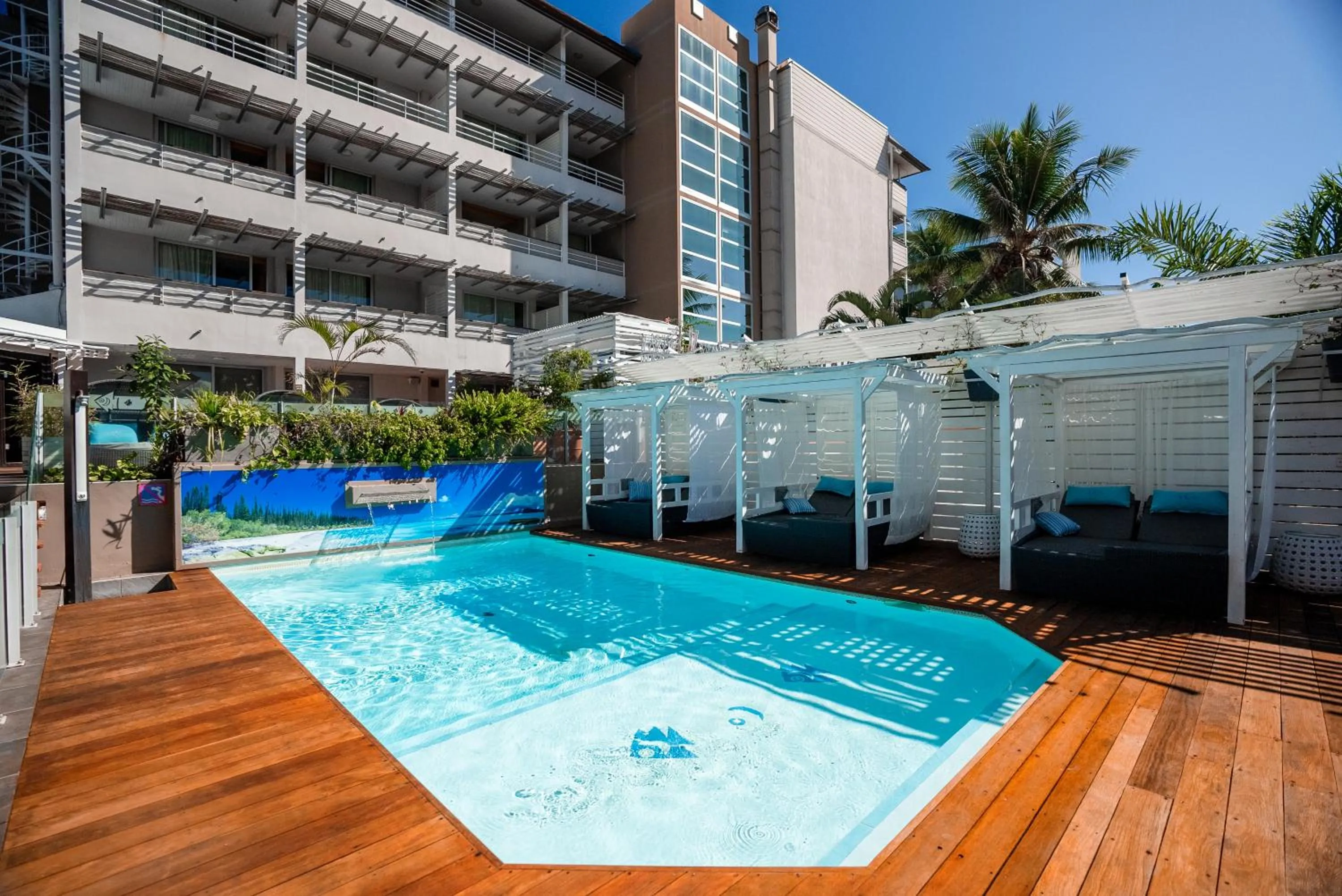 Swimming pool in Hôtel Le Lagon