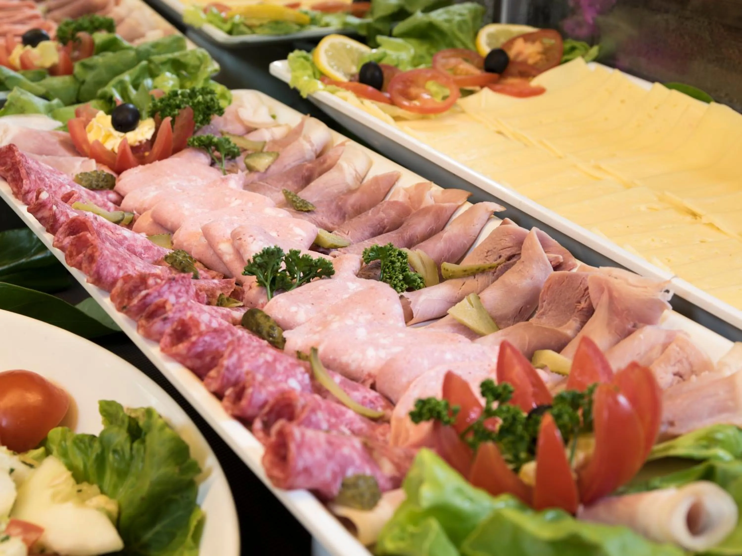 Food and drinks in Hôtel Le Lagon