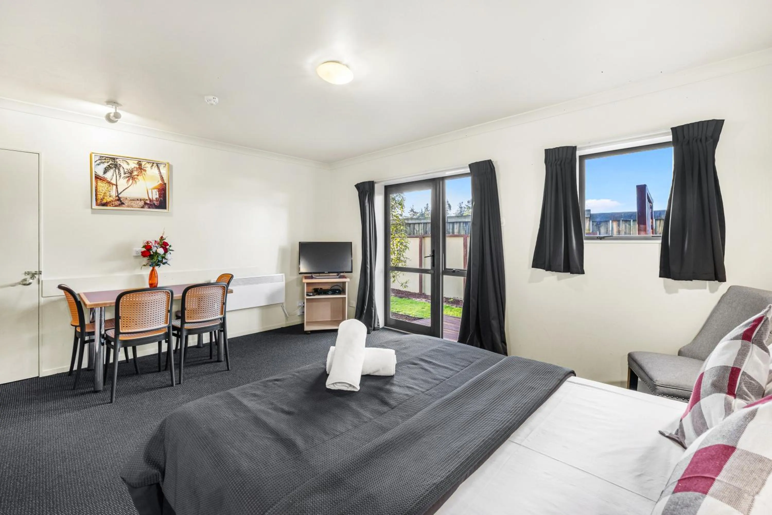 Bed in New Castle Motor Lodge