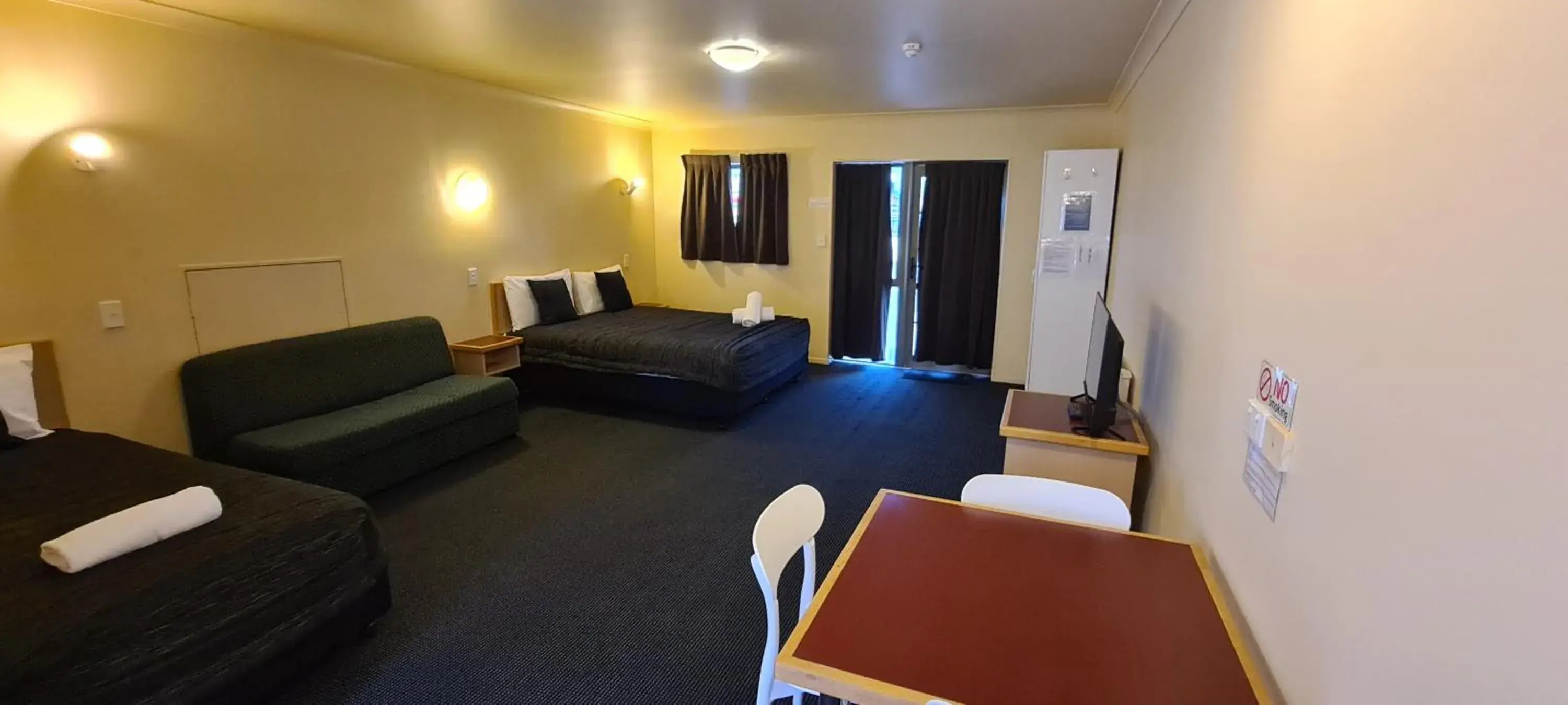 Studio with Private Spa Bath in New Castle Motor Lodge Studio with Private Spa Bath in New Castle Motor Lodge