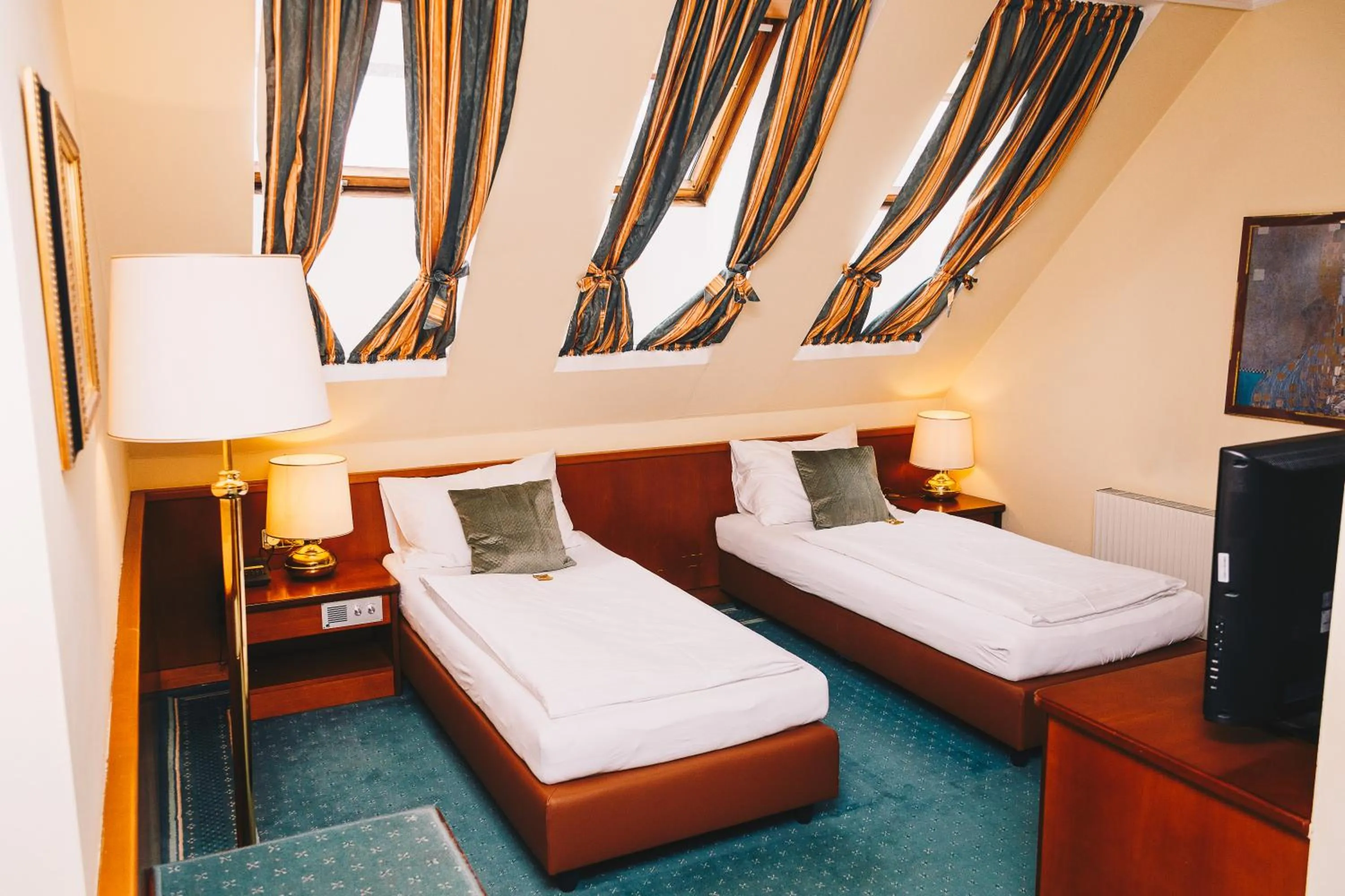 Photo of the whole room, Bed in Paul's Hotel