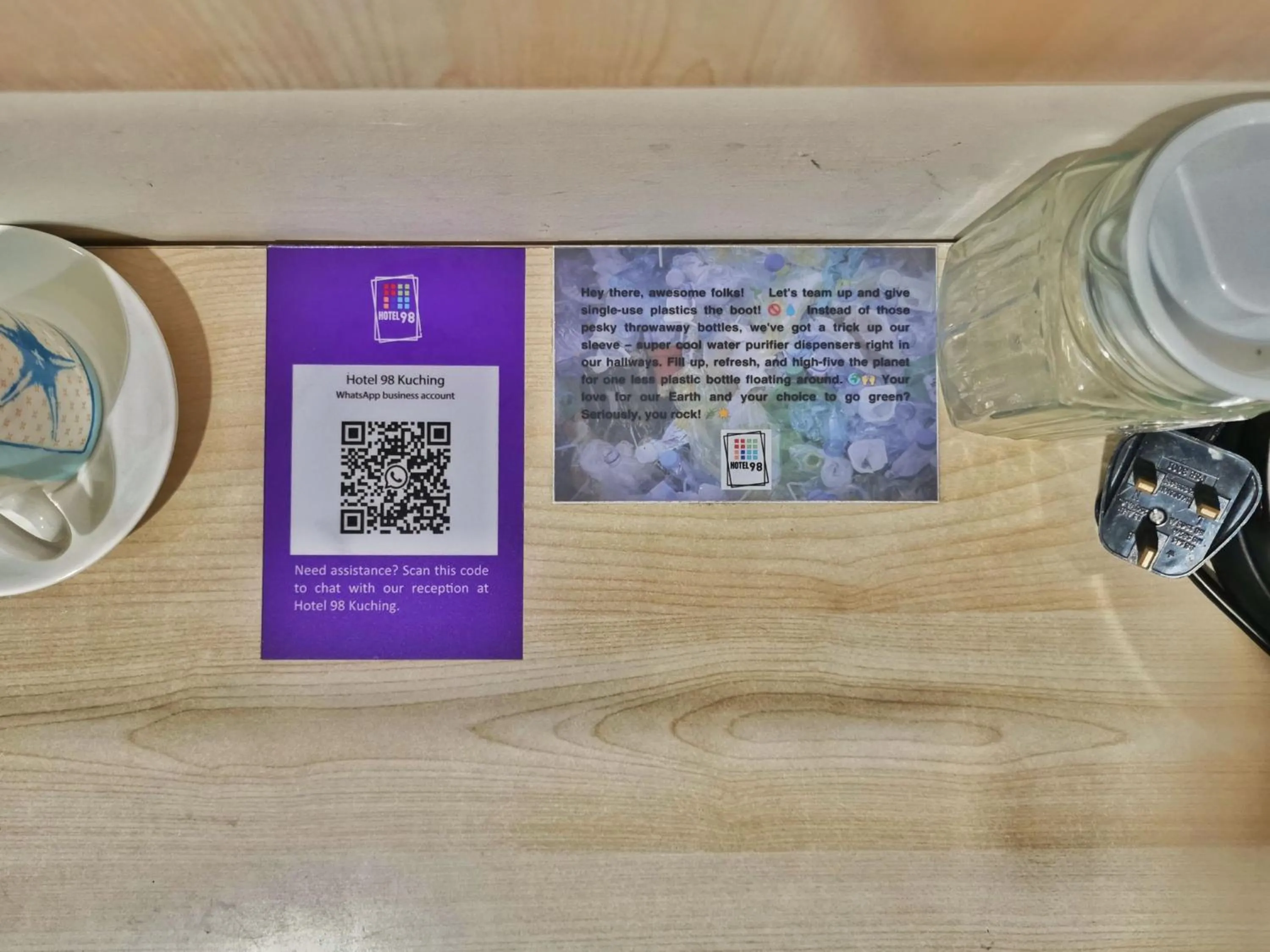 Text overlay in Hotel 98