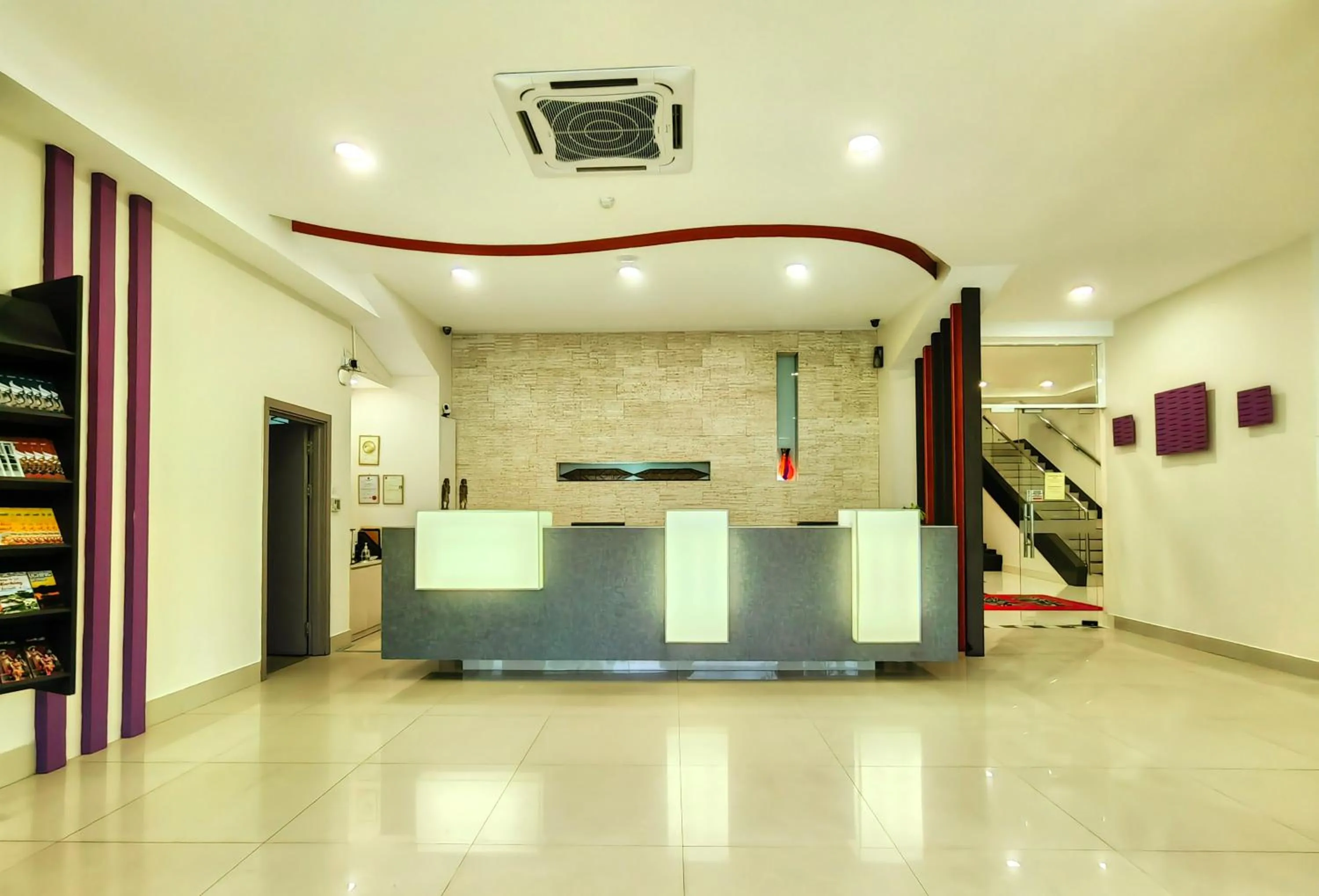 Lobby or reception in Hotel 98