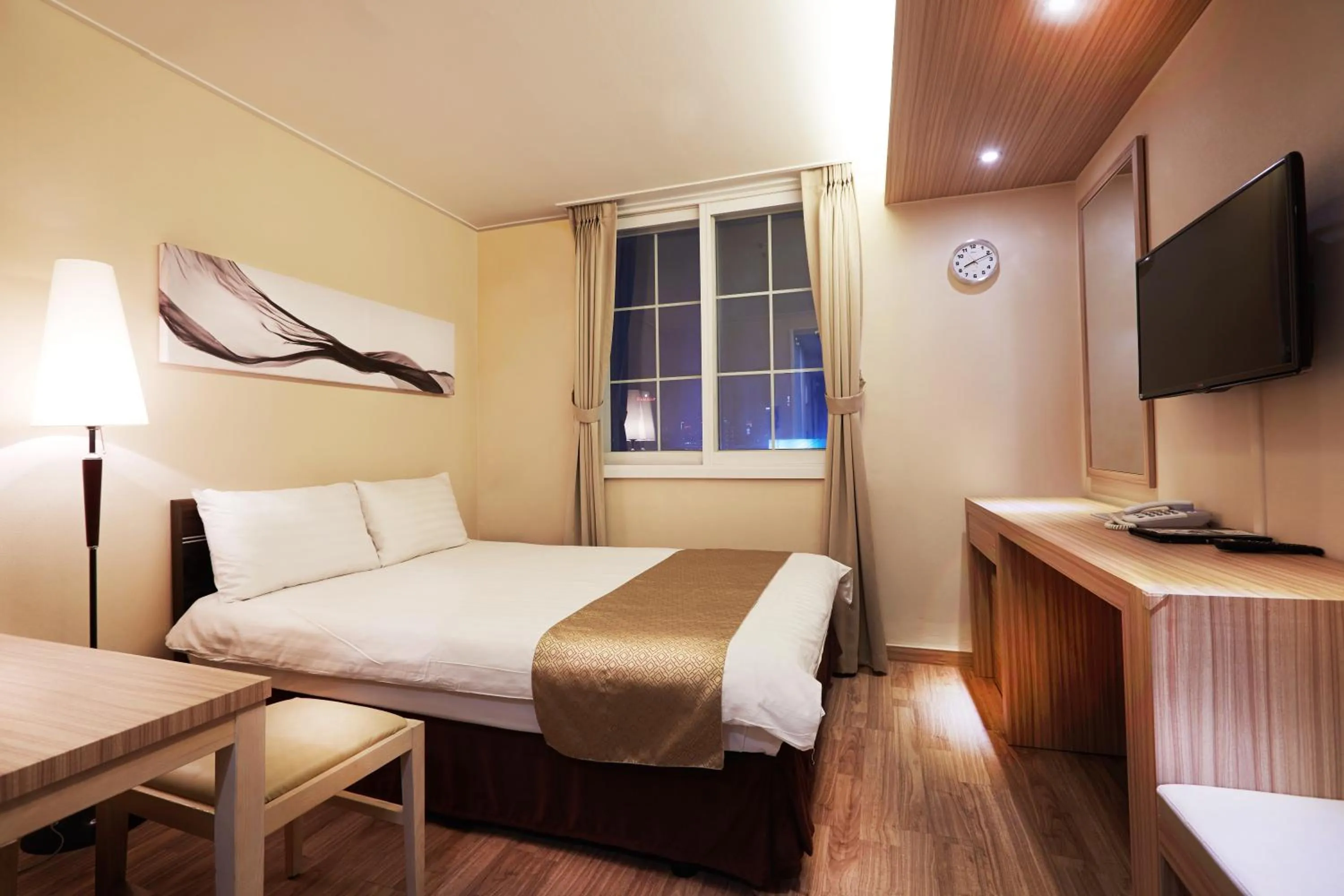 Bedroom, Bed in Uljiro Coop Residence Dongdaemun