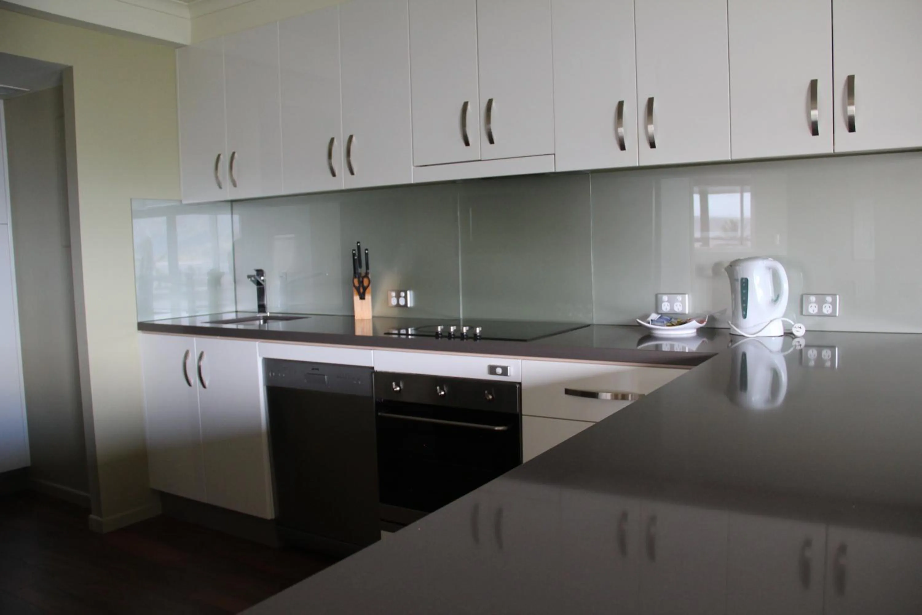 Kitchen or kitchenette in 181 The Esplanade