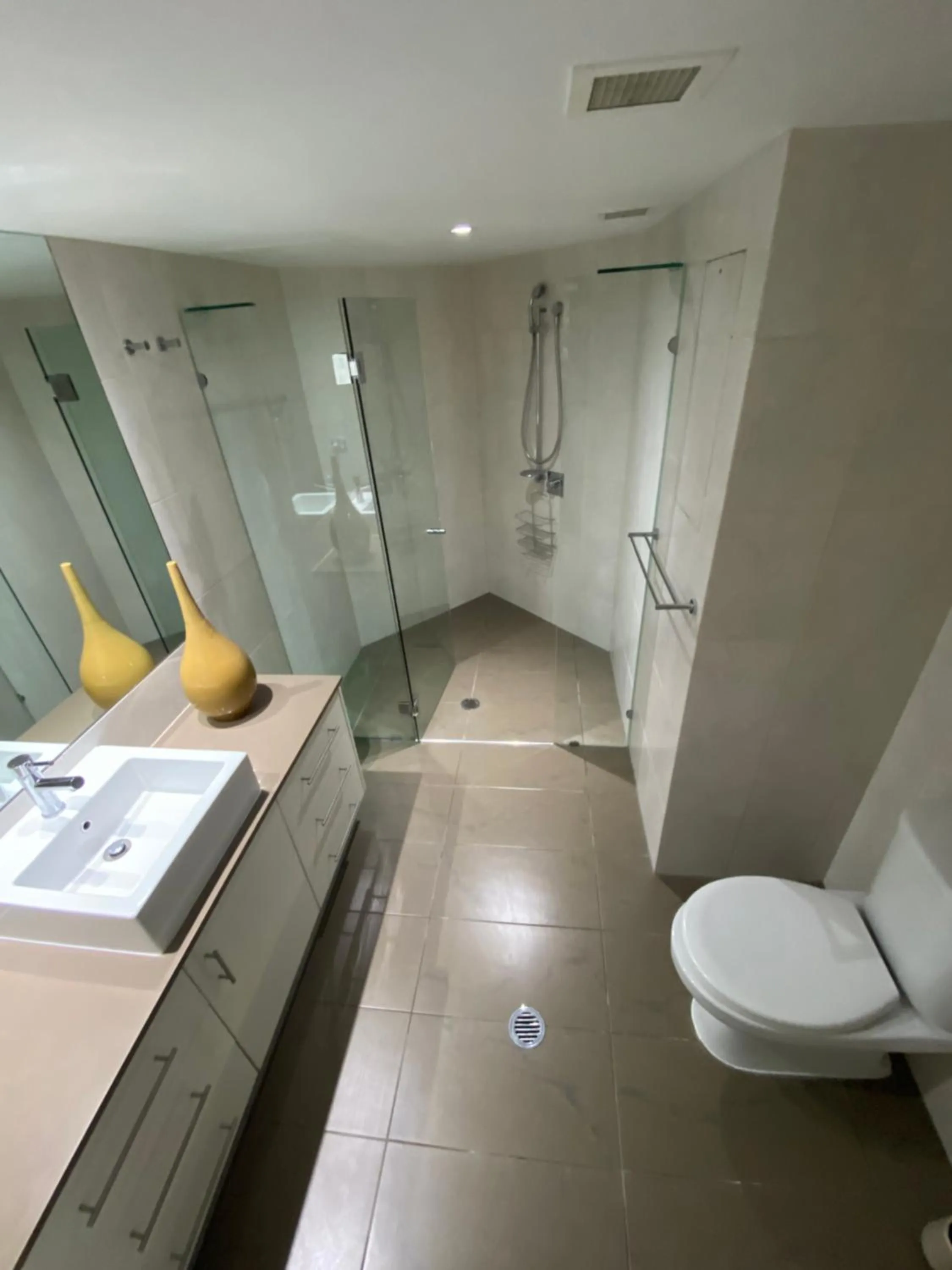 Shower in 181 The Esplanade