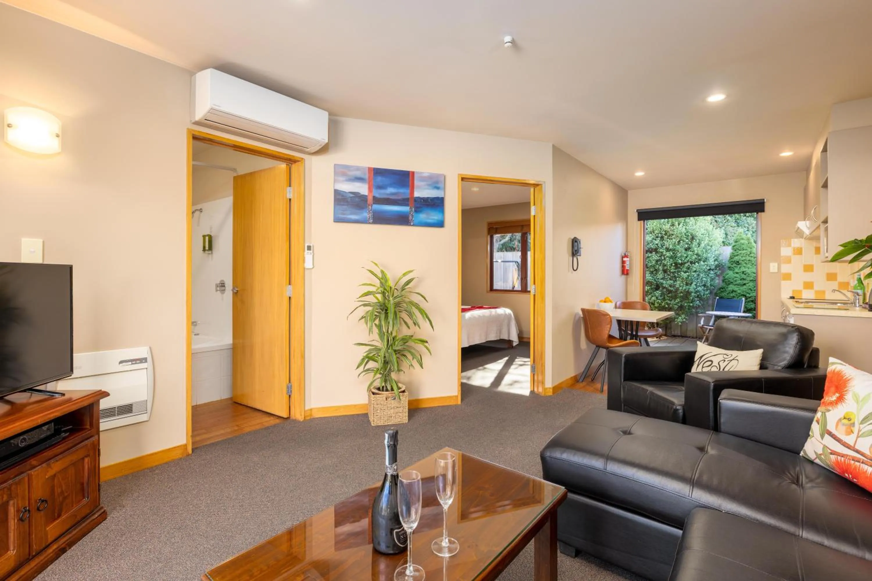 Photo of the whole room in Settlers Boutique Motel