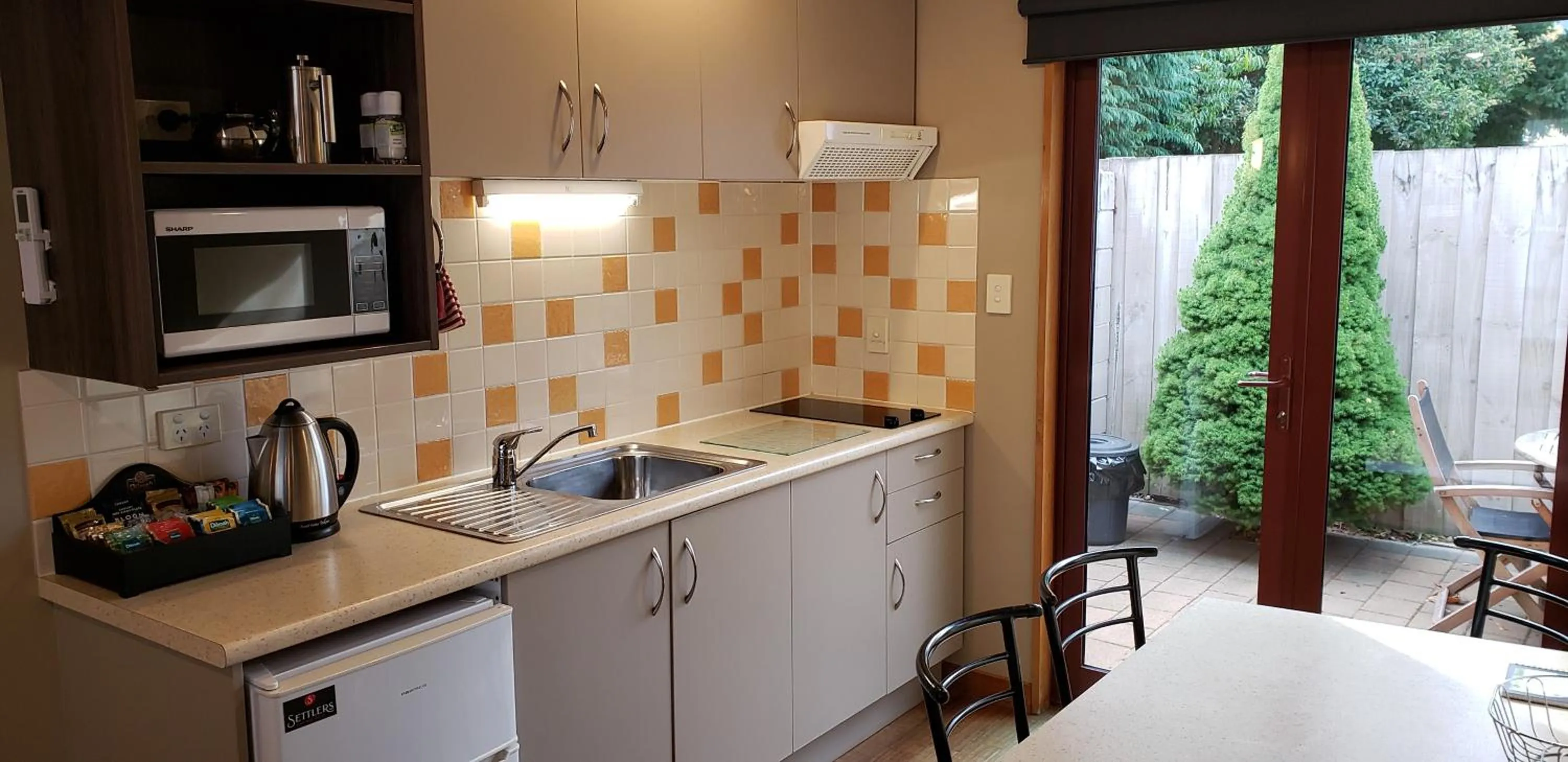 Kitchen or kitchenette in Settlers Boutique Motel