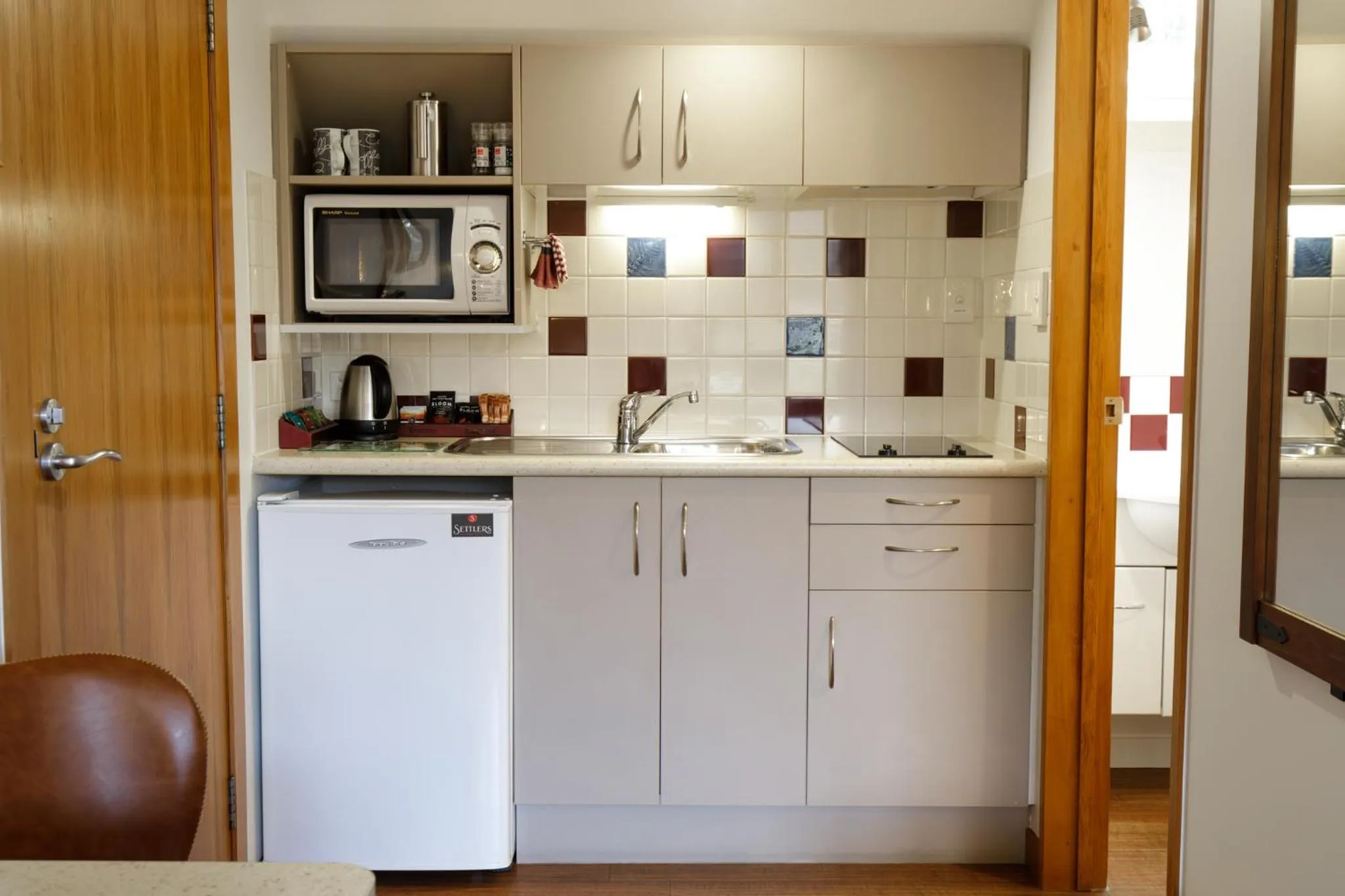 Kitchen or kitchenette in Settlers Boutique Motel