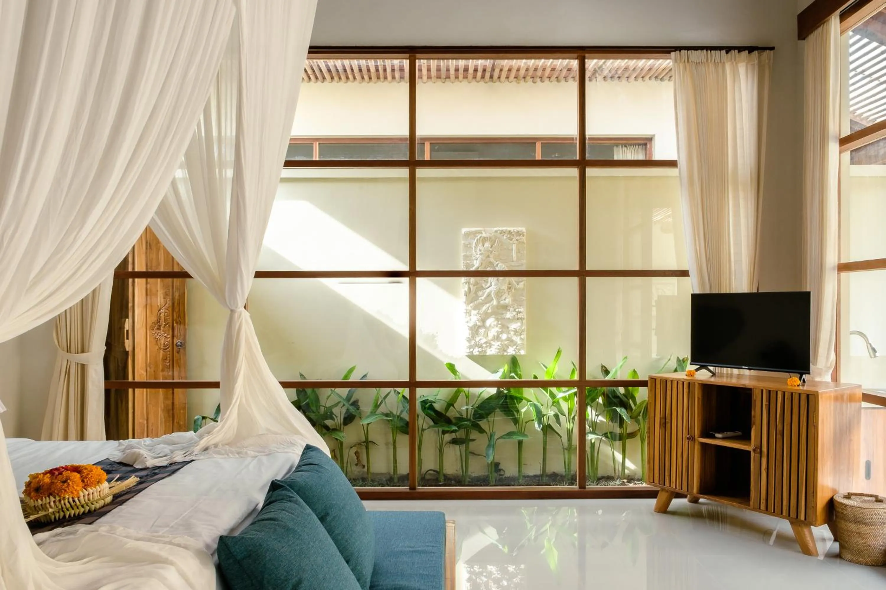 Communal lounge/ TV room in Way Ubud