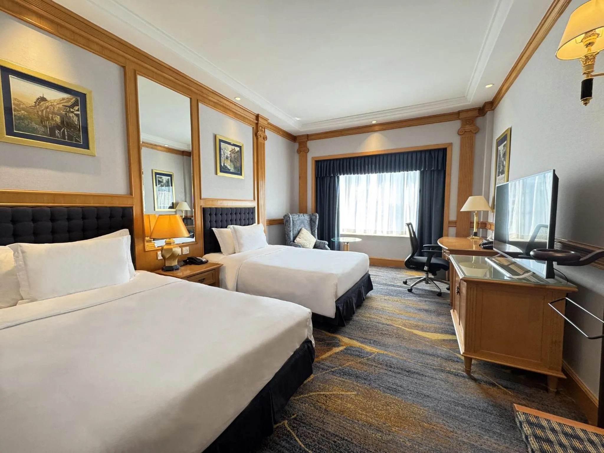 Photo of the whole room, Bed in Crowne Plaza Shanghai by IHG