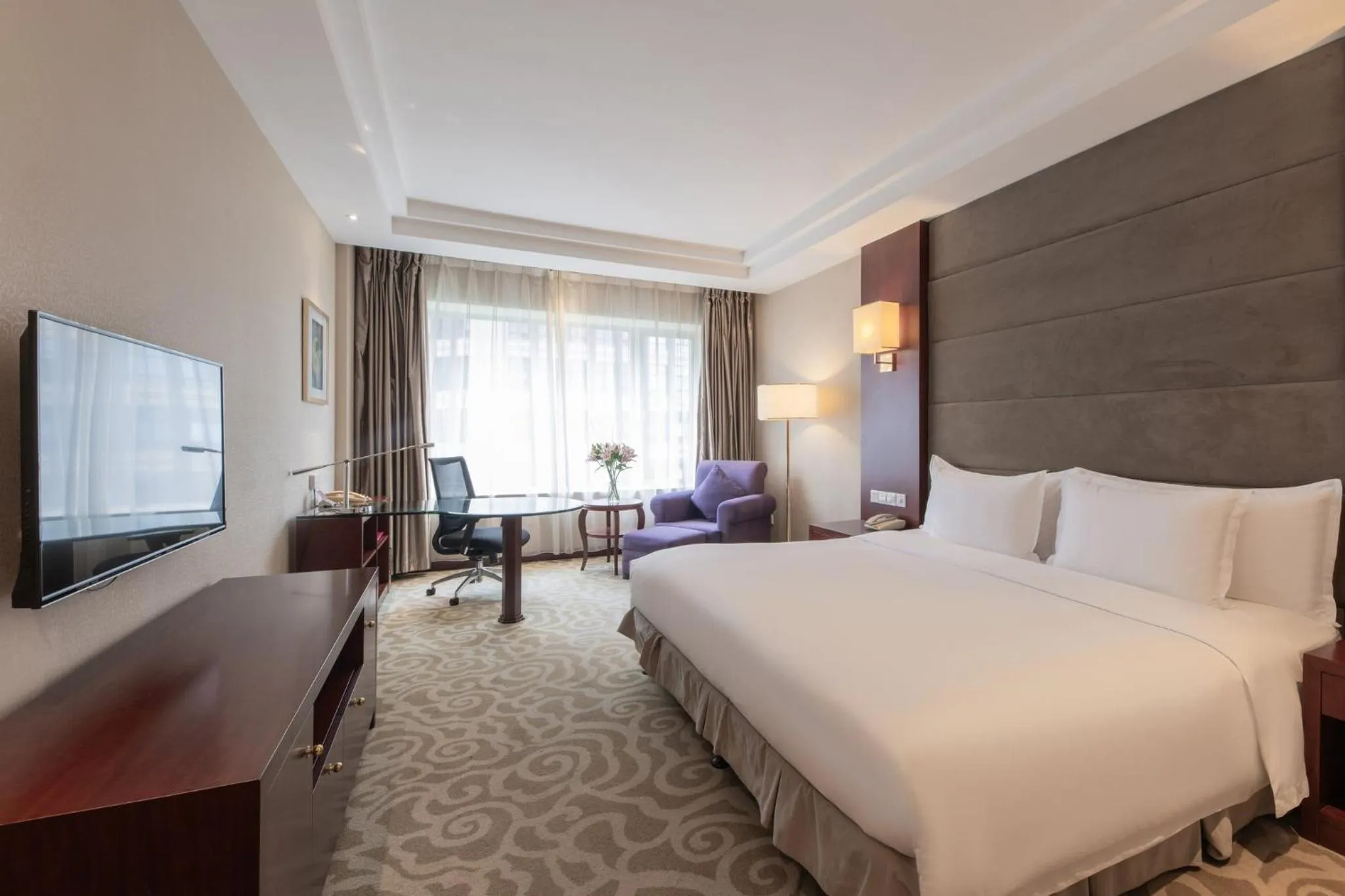 Photo of the whole room, Bed in Crowne Plaza Shanghai by IHG