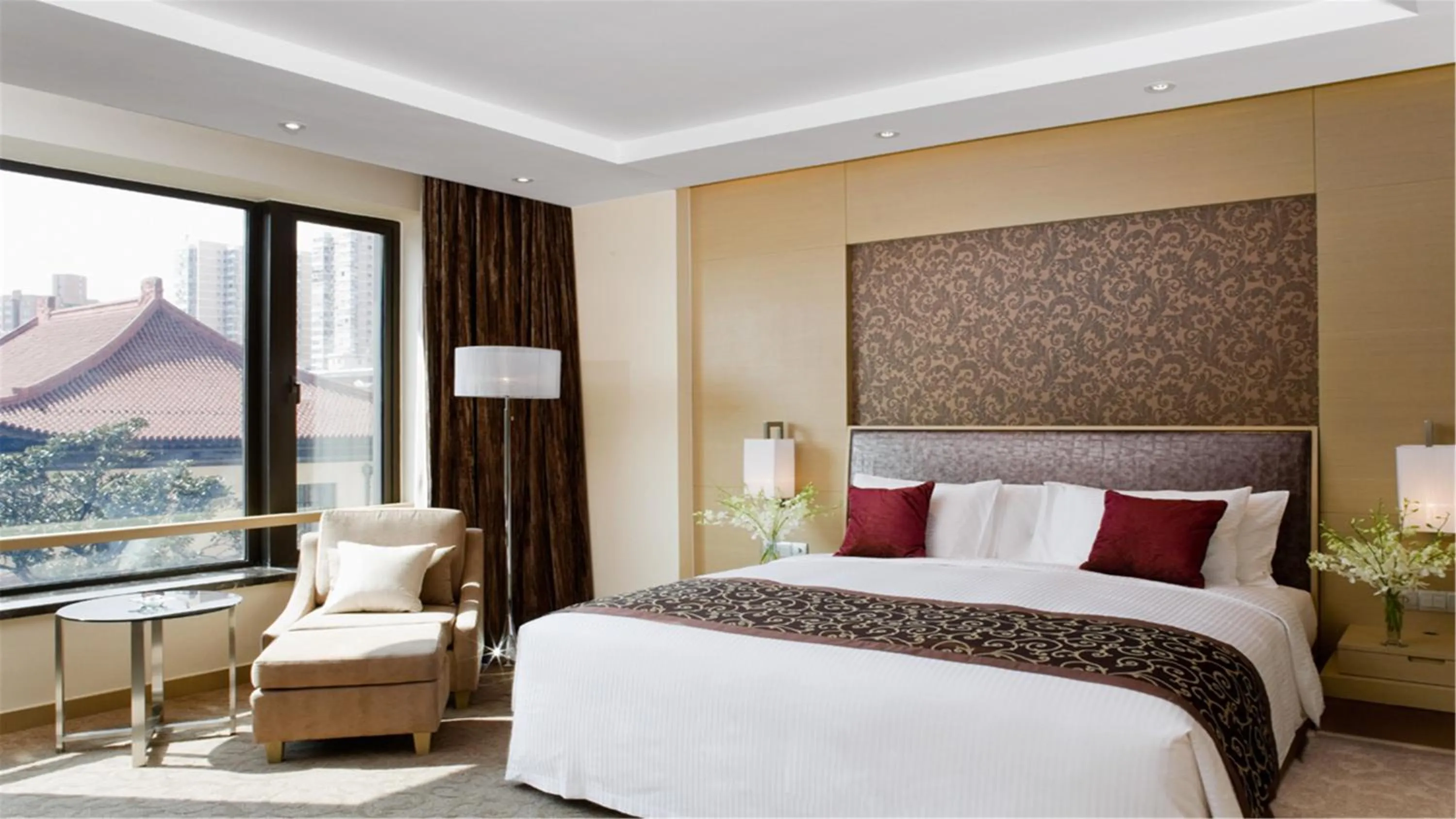 Photo of the whole room, Bed in Crowne Plaza Shanghai by IHG