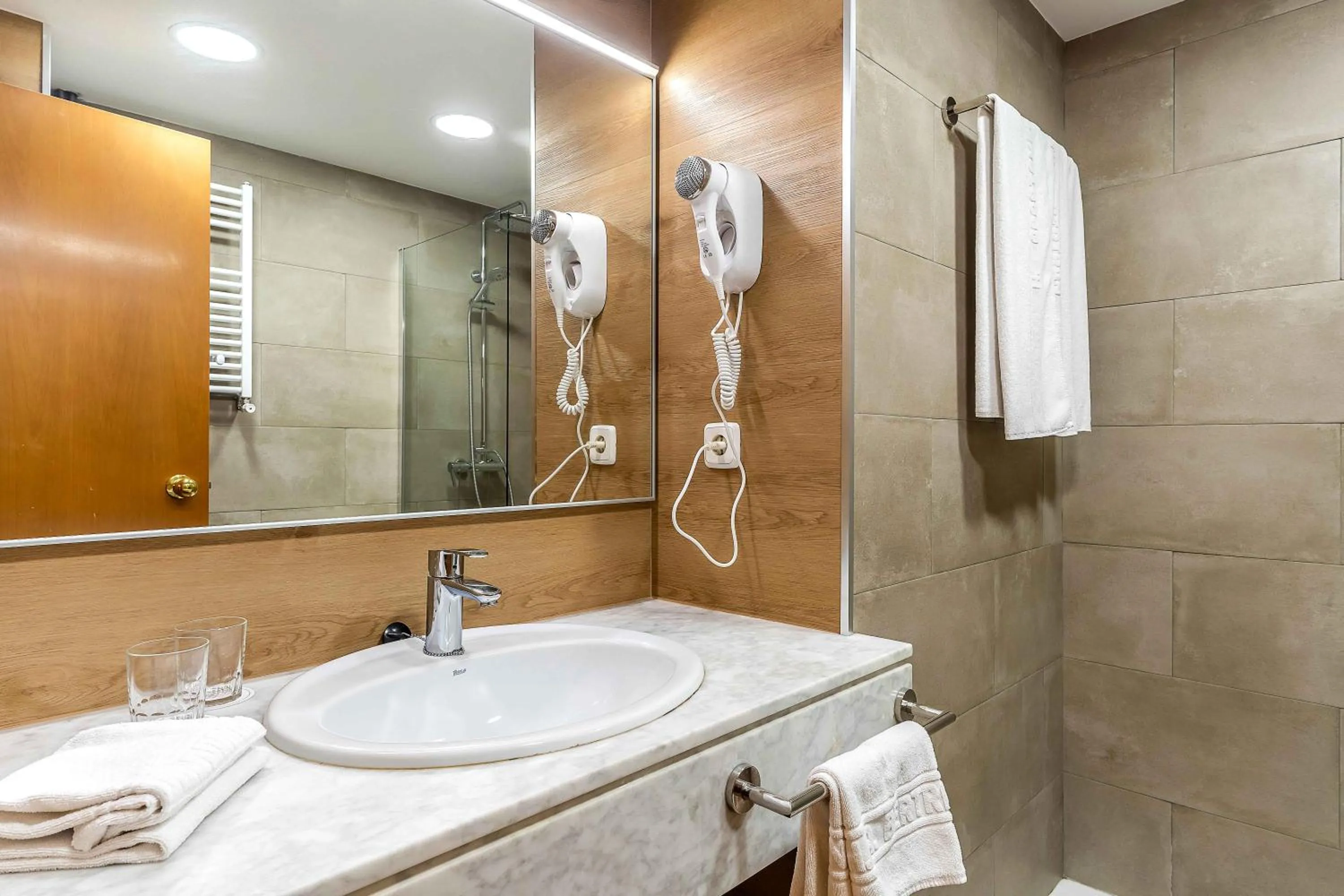 Bathroom in Aparthotel Bertrán