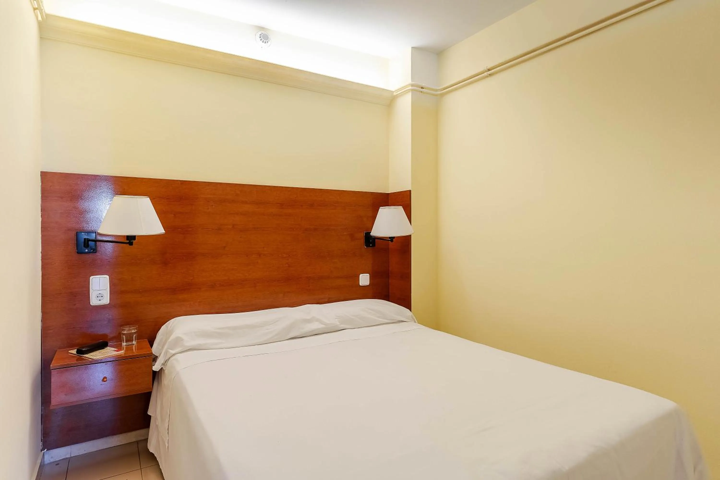 Bedroom, Bed in Aparthotel Bertrán