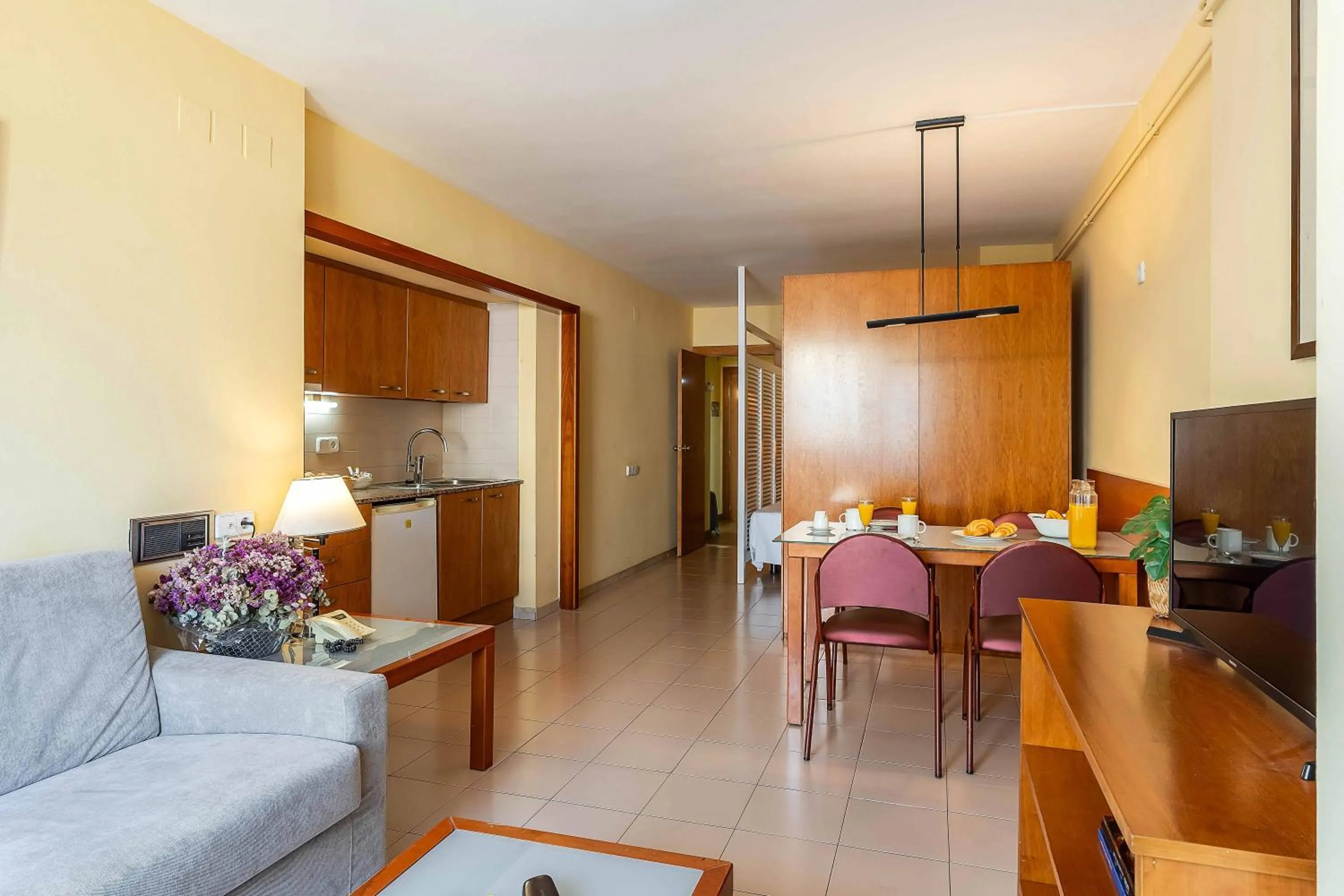 Living room in Aparthotel Bertrán