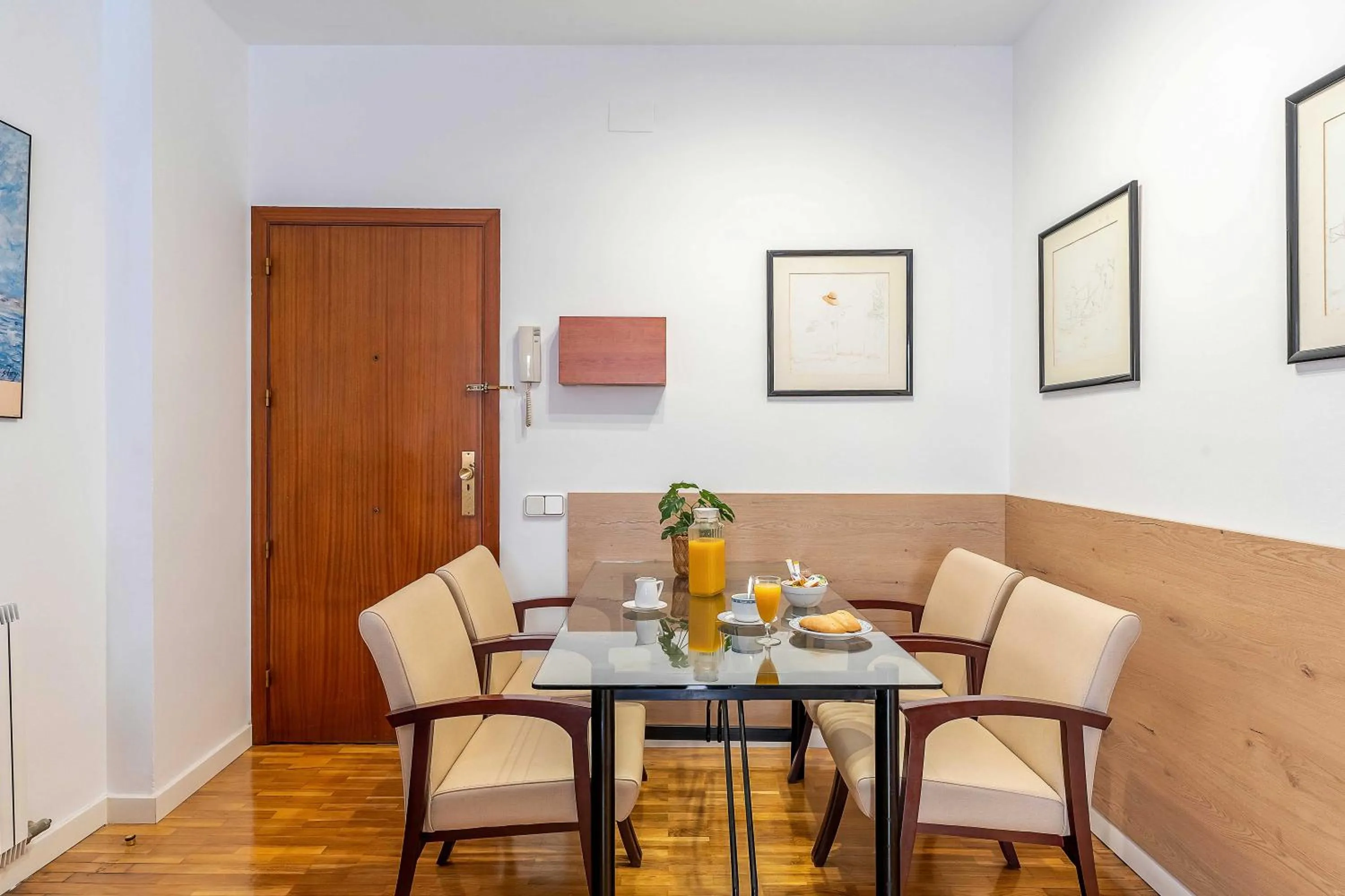 Dining area in Aparthotel Bertrán