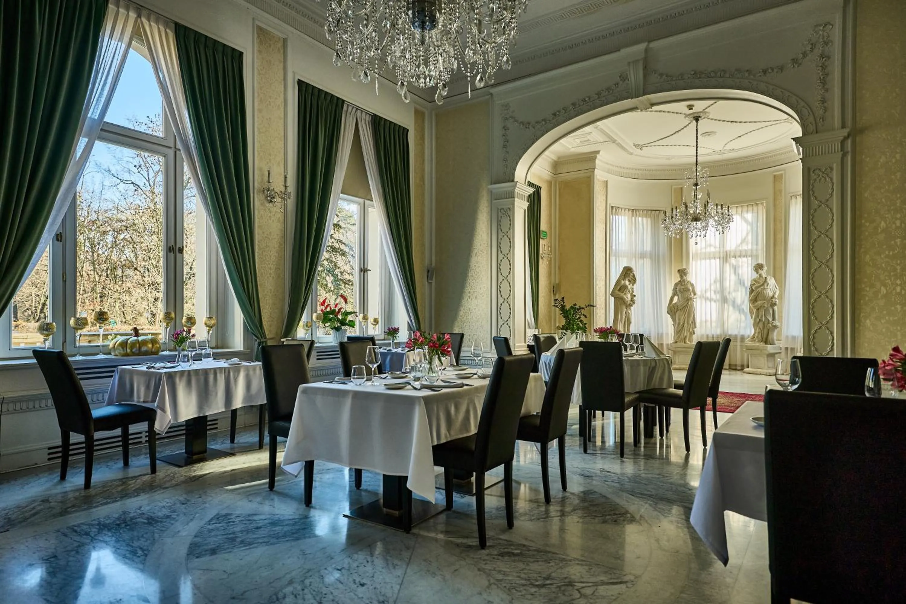 Restaurant/places to eat in Platinum Palace Boutique Hotel & SPA