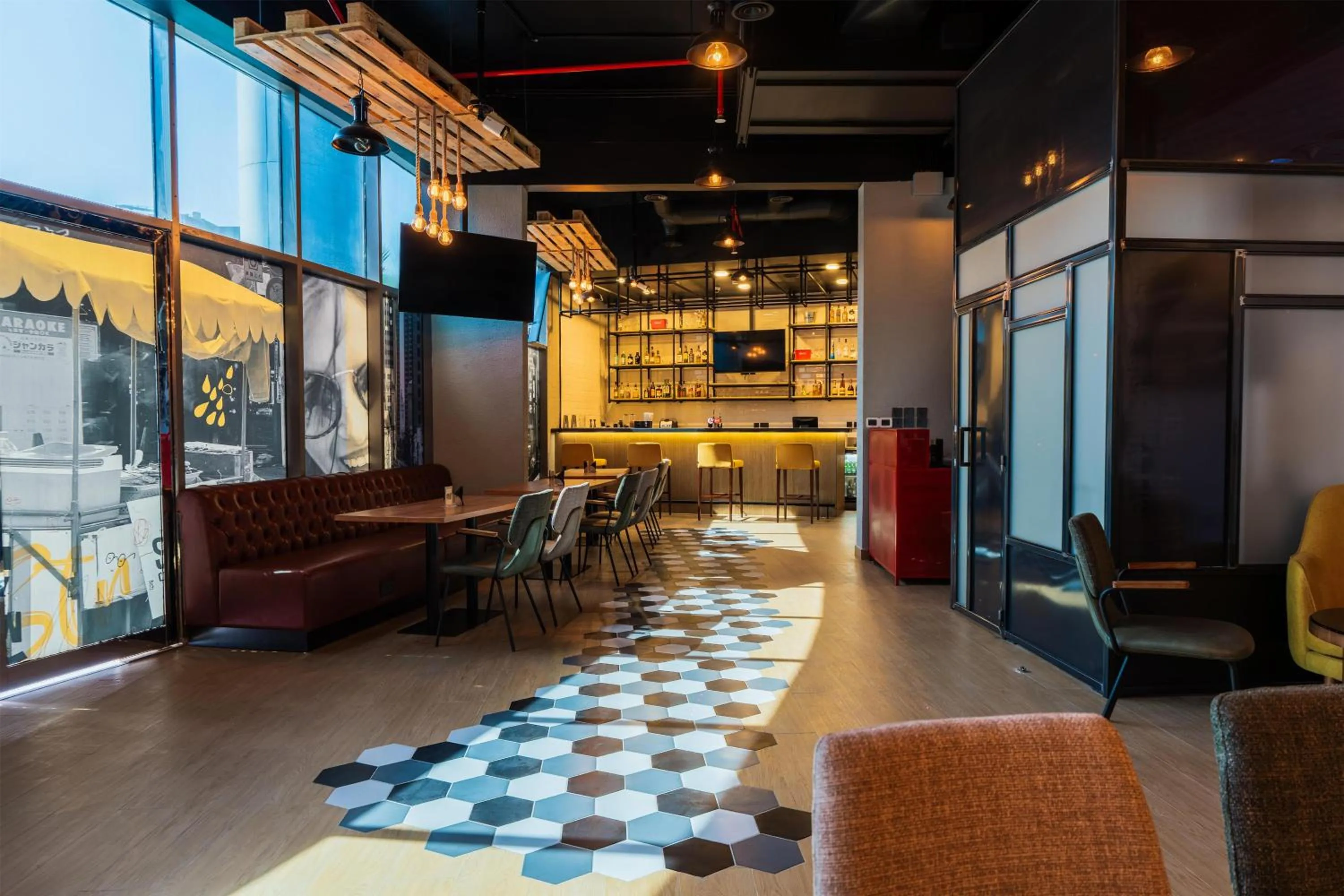 Lounge or bar in DoubleTree by Hilton Dubai Port Saeed