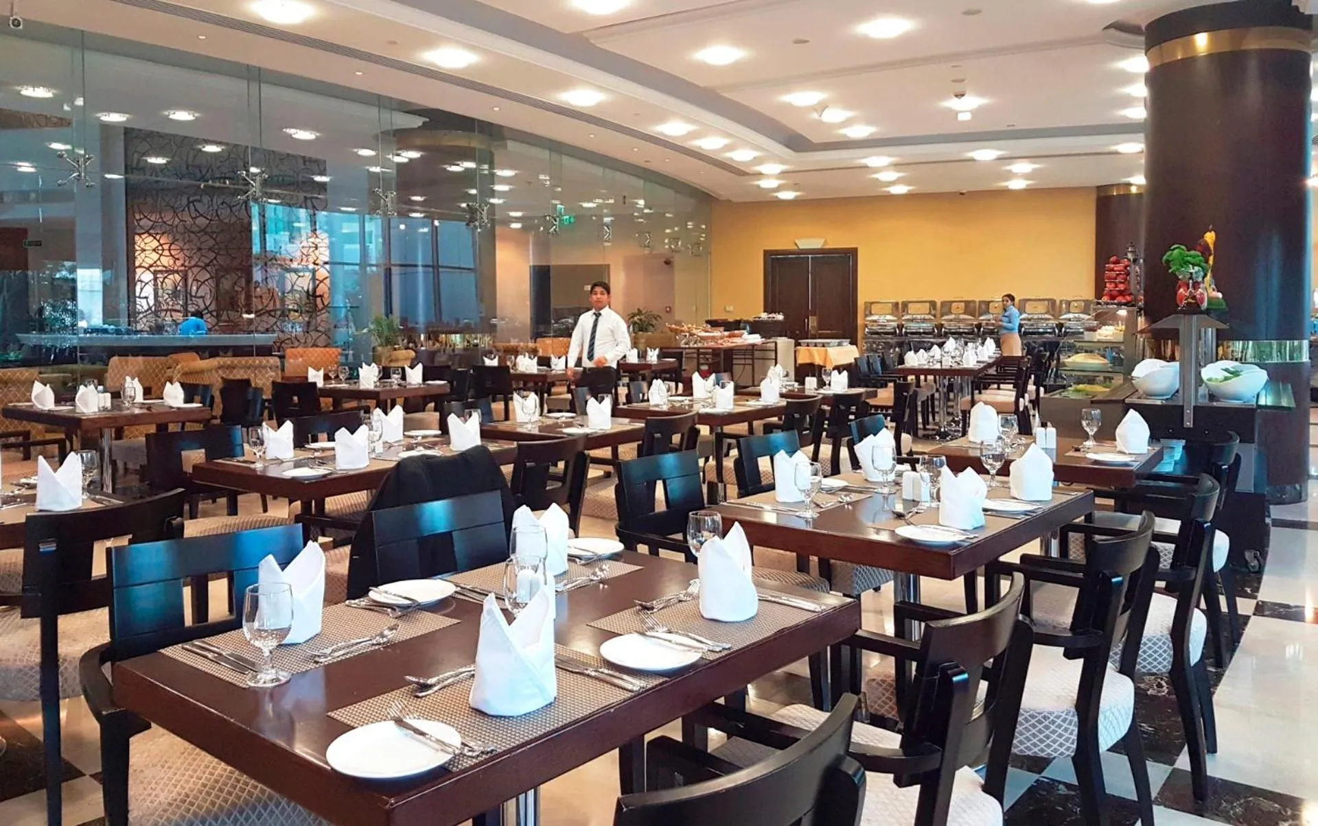 Restaurant/places to eat in City Seasons Hotel Dubai
