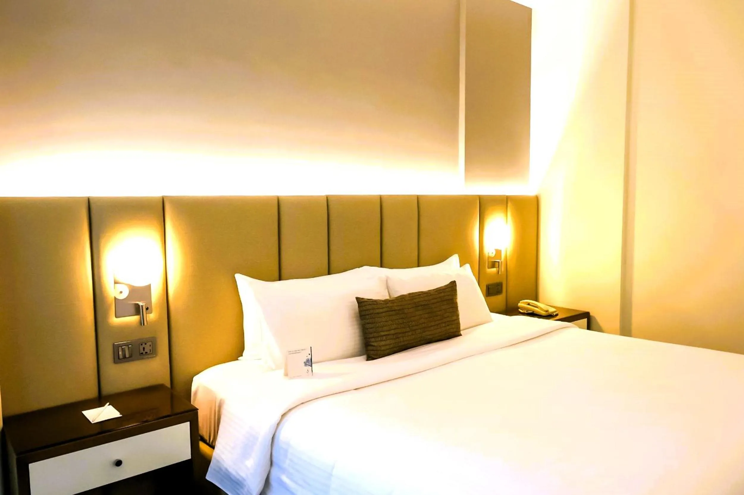 Bed in City Seasons Hotel Dubai