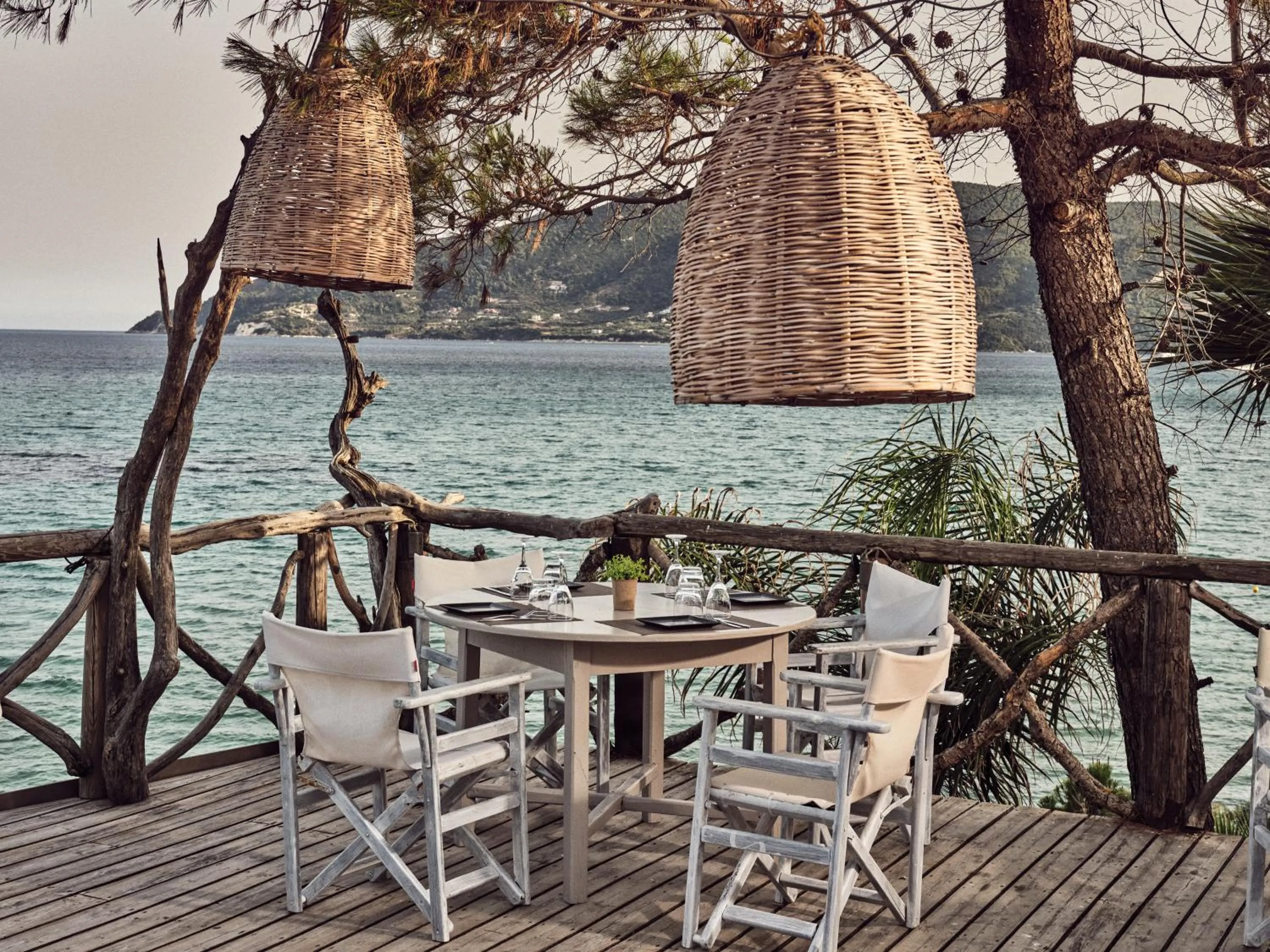 Restaurant/places to eat in Gloria Maris Hotel Suites and Villas