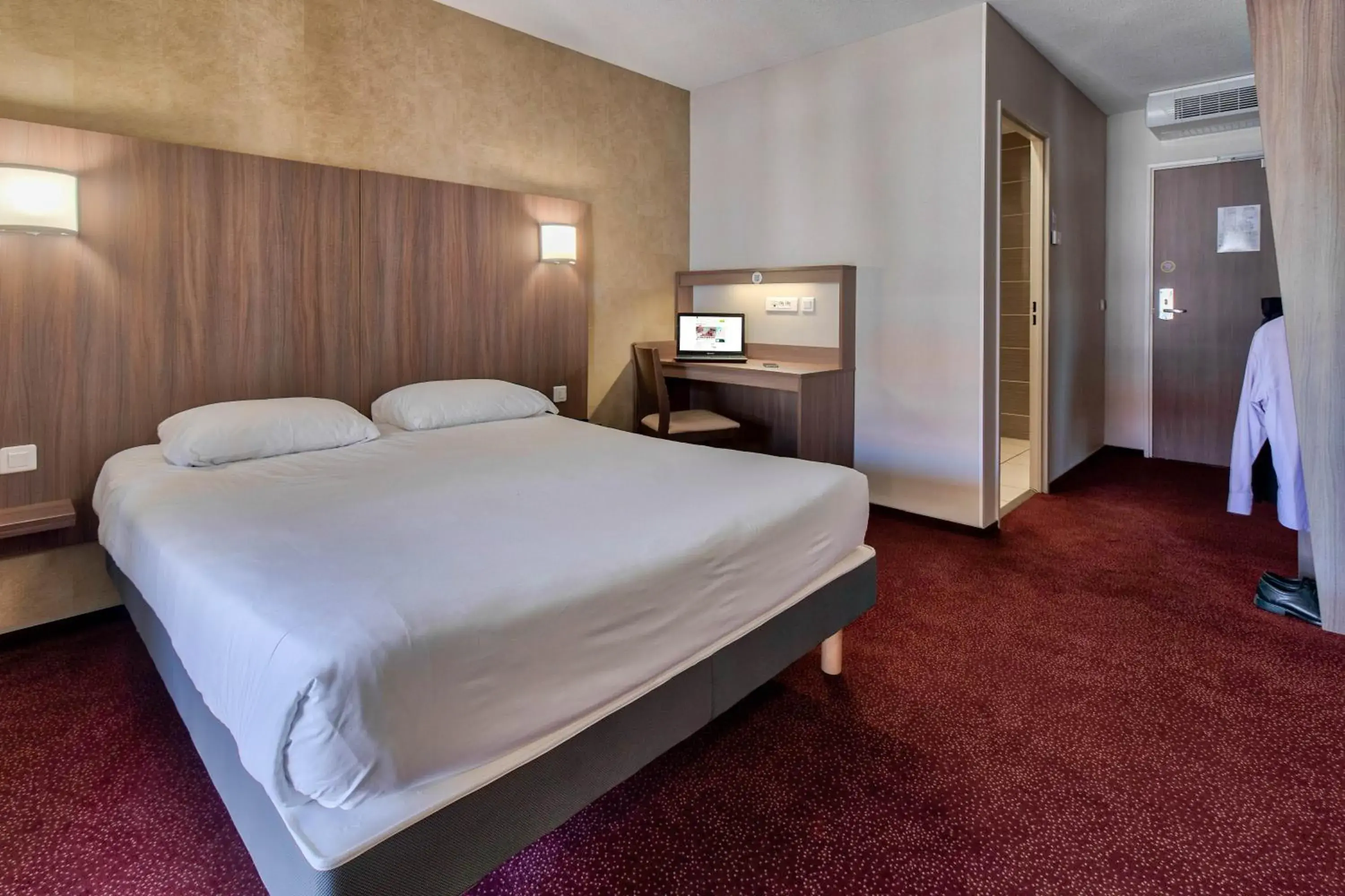 Double Room - Disability Access in B&B HOTEL Saint Jean de Luz Double Room - Disability Access in B&B HOTEL Saint Jean de Luz